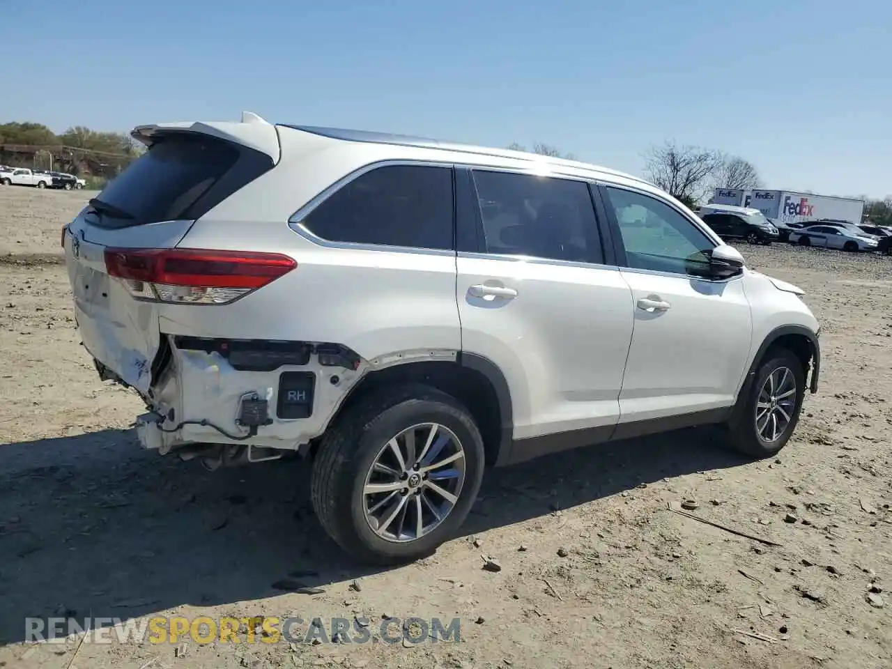 3 Photograph of a damaged car 5TDJZRFH9KS574902 TOYOTA HIGHLANDER 2019