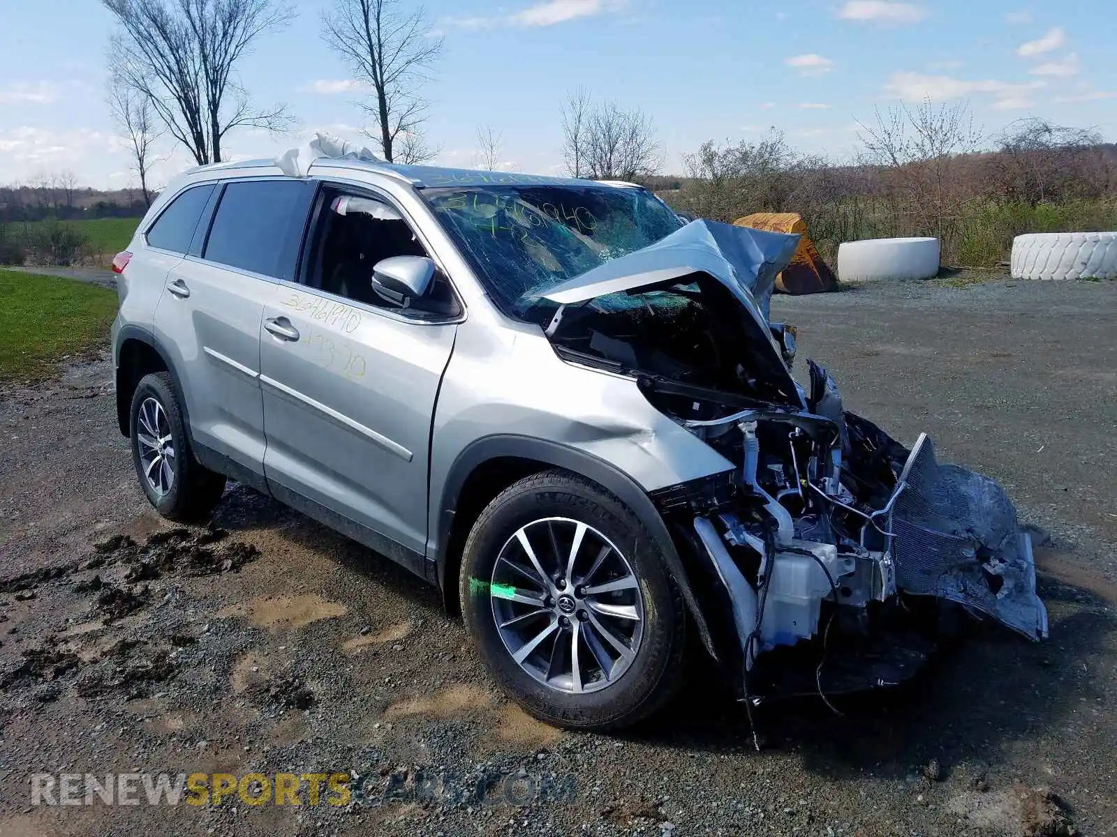 1 Photograph of a damaged car 5TDJZRFH9KS991663 TOYOTA HIGHLANDER 2019