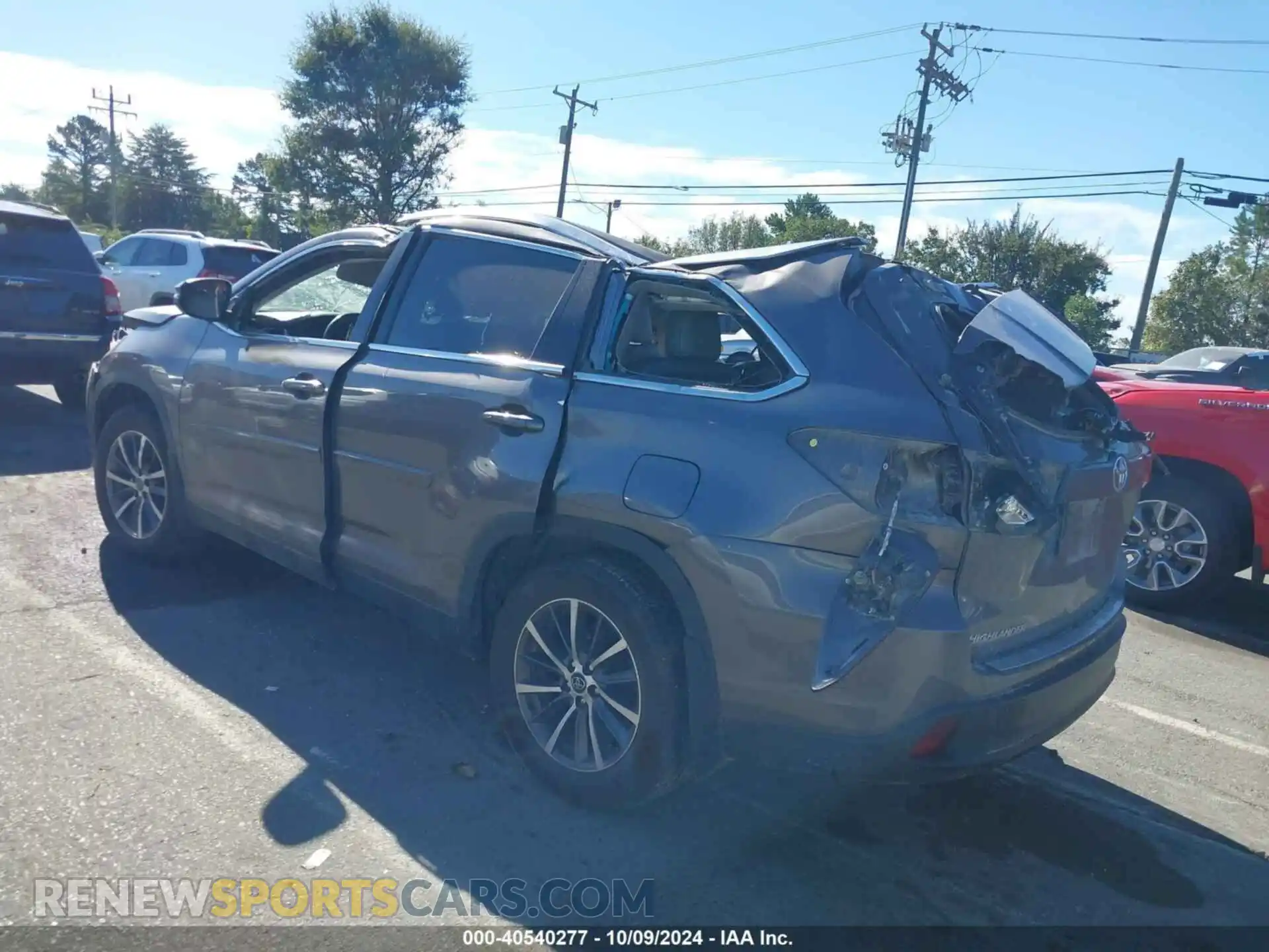 3 Photograph of a damaged car 5TDJZRFHXKFS66873 TOYOTA HIGHLANDER 2019