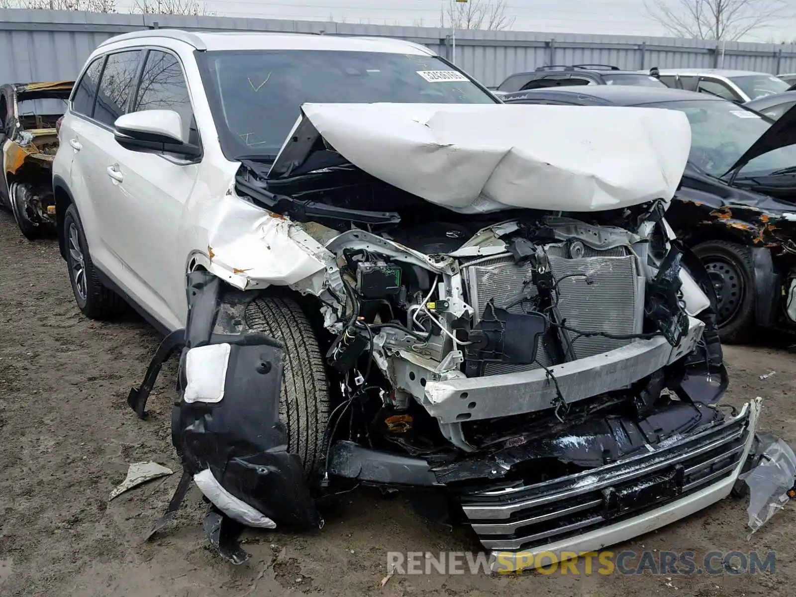 1 Photograph of a damaged car 5TDJZRFHXKS571894 TOYOTA HIGHLANDER 2019