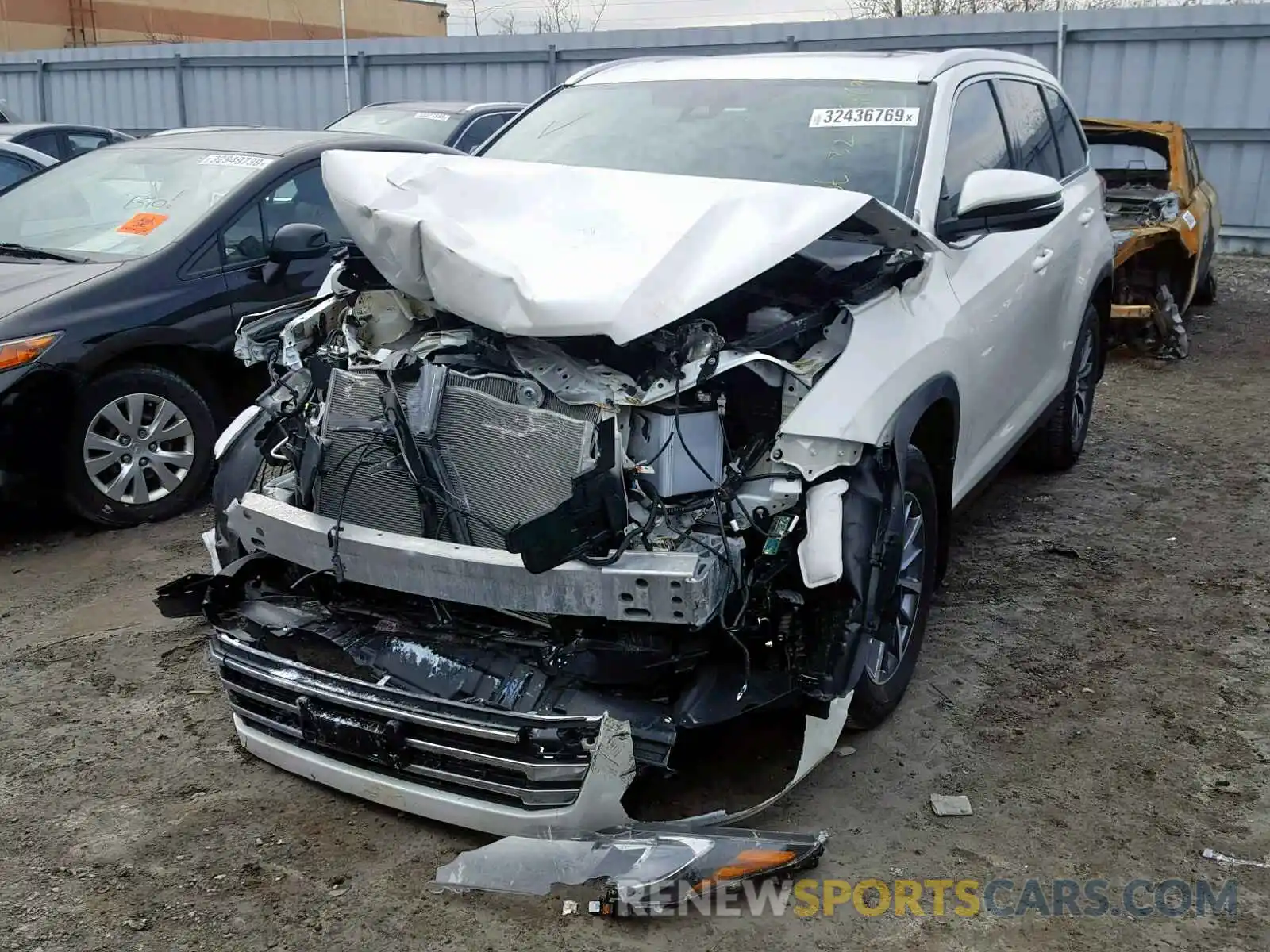 2 Photograph of a damaged car 5TDJZRFHXKS571894 TOYOTA HIGHLANDER 2019