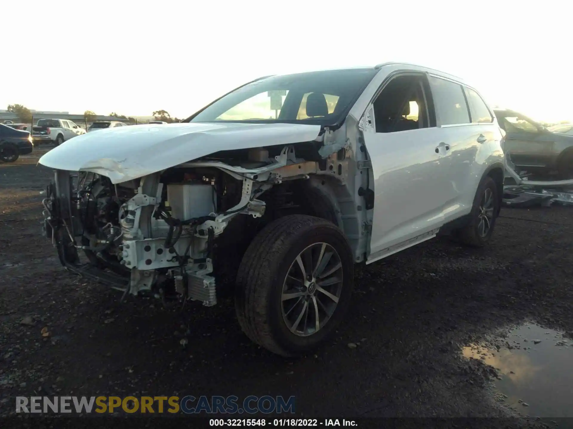 2 Photograph of a damaged car 5TDKZRFH2KS351802 TOYOTA HIGHLANDER 2019