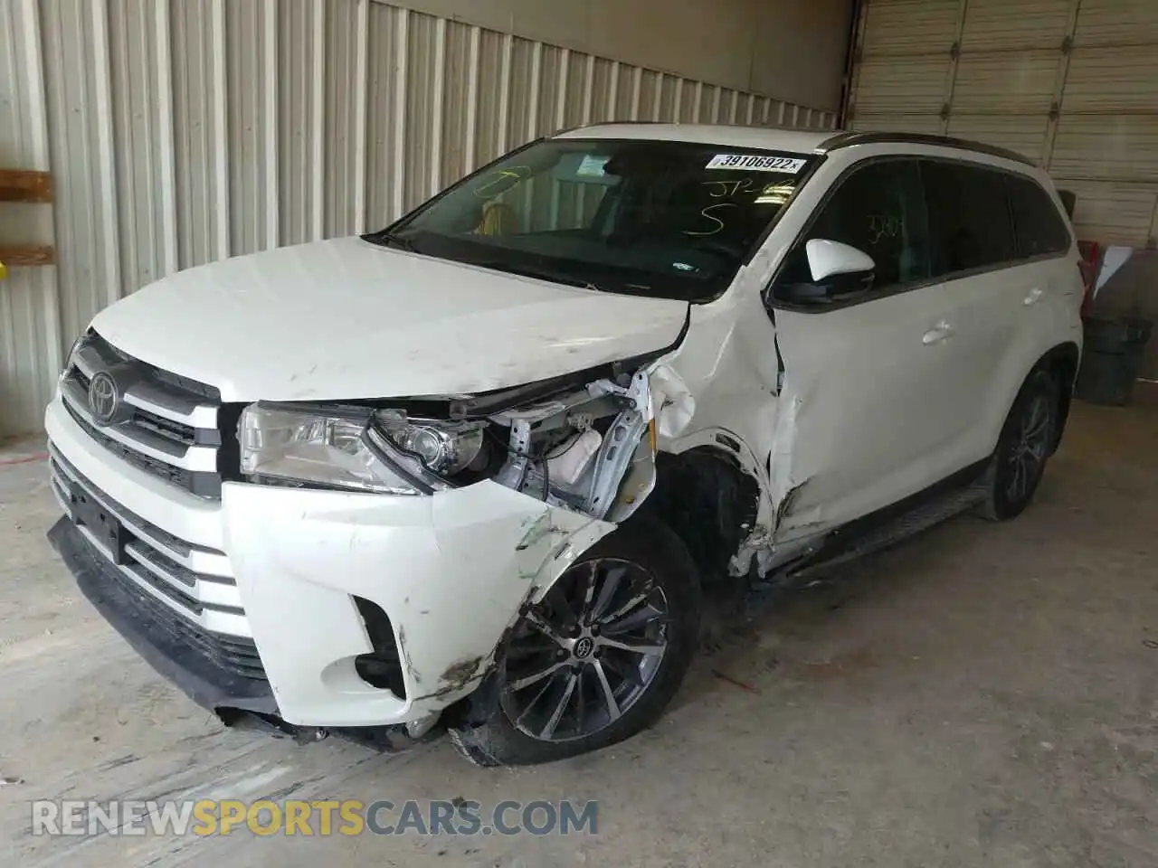 2 Photograph of a damaged car 5TDKZRFH4KS561043 TOYOTA HIGHLANDER 2019