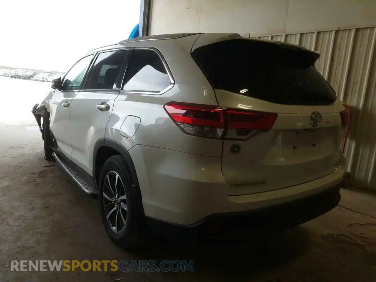 3 Photograph of a damaged car 5TDKZRFH4KS561043 TOYOTA HIGHLANDER 2019