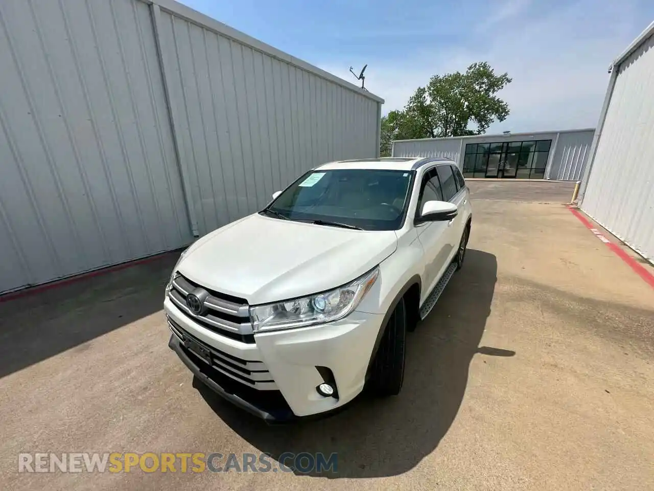 2 fotografías del automóvil dañado 5TDKZRFH6KS306667 TOYOTA HIGHLANDER 2019