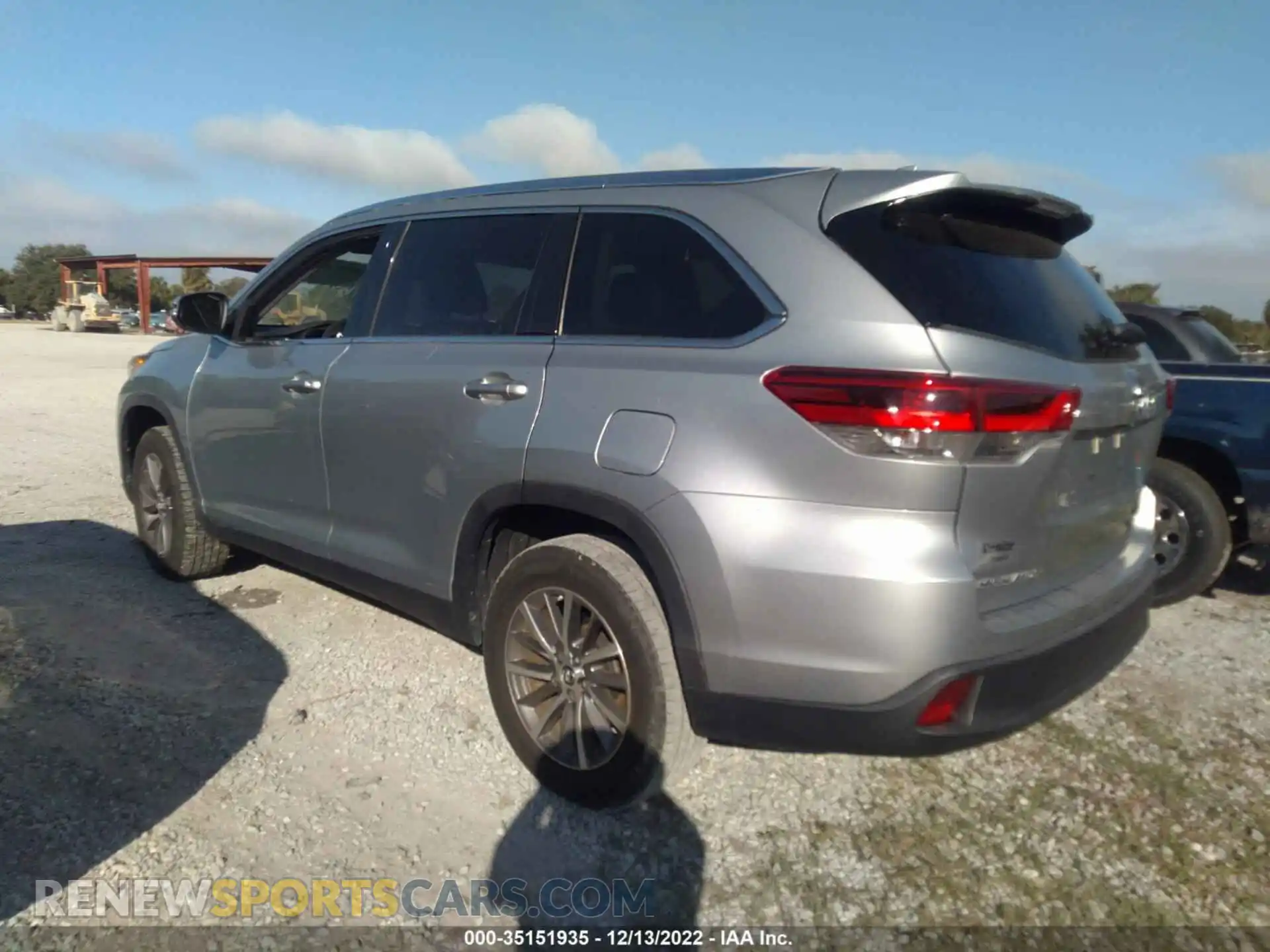 3 Фотография поврежденного автомобиля 5TDKZRFH7KS568634 TOYOTA HIGHLANDER 2019