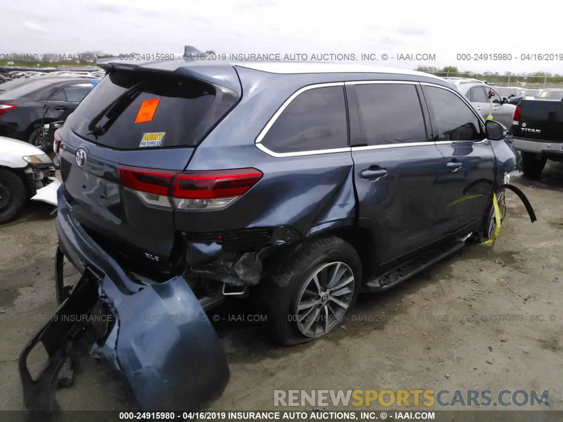 4 Photograph of a damaged car 5TDKZRFH8KS294683 TOYOTA HIGHLANDER 2019