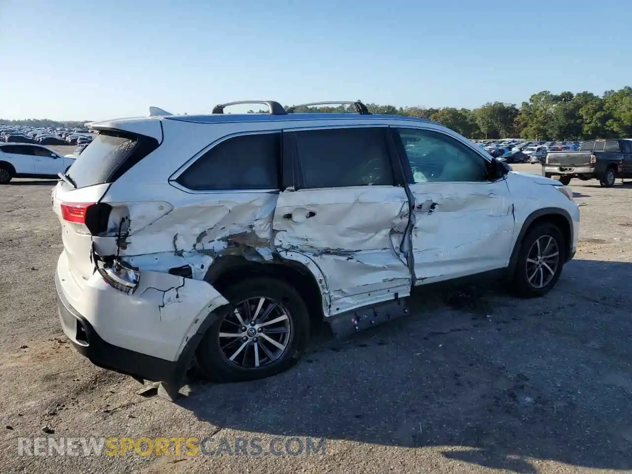 3 Photograph of a damaged car 5TDKZRFH8KS559604 TOYOTA HIGHLANDER 2019
