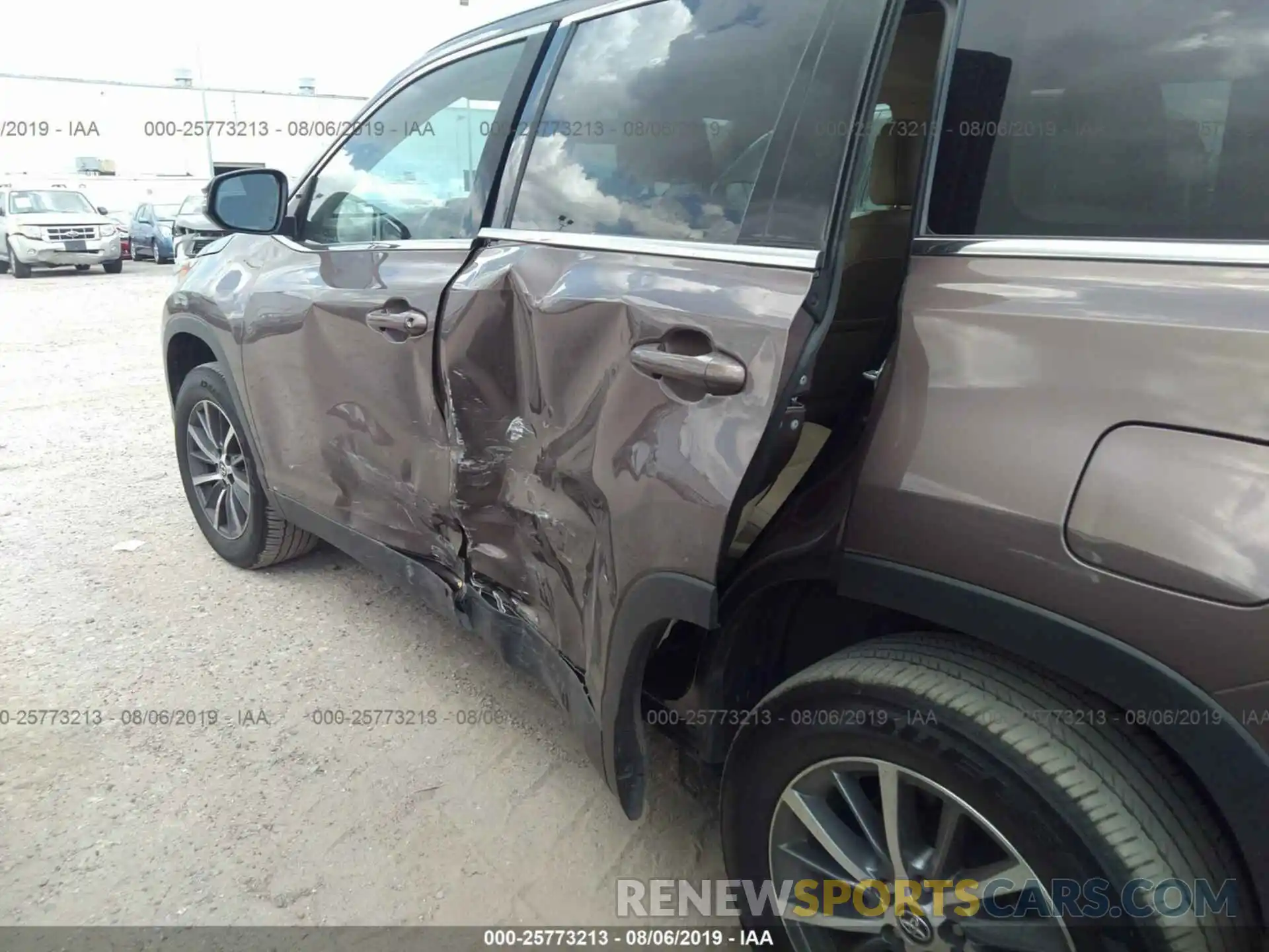 6 Photograph of a damaged car 5TDKZRFHXKS294233 TOYOTA HIGHLANDER 2019