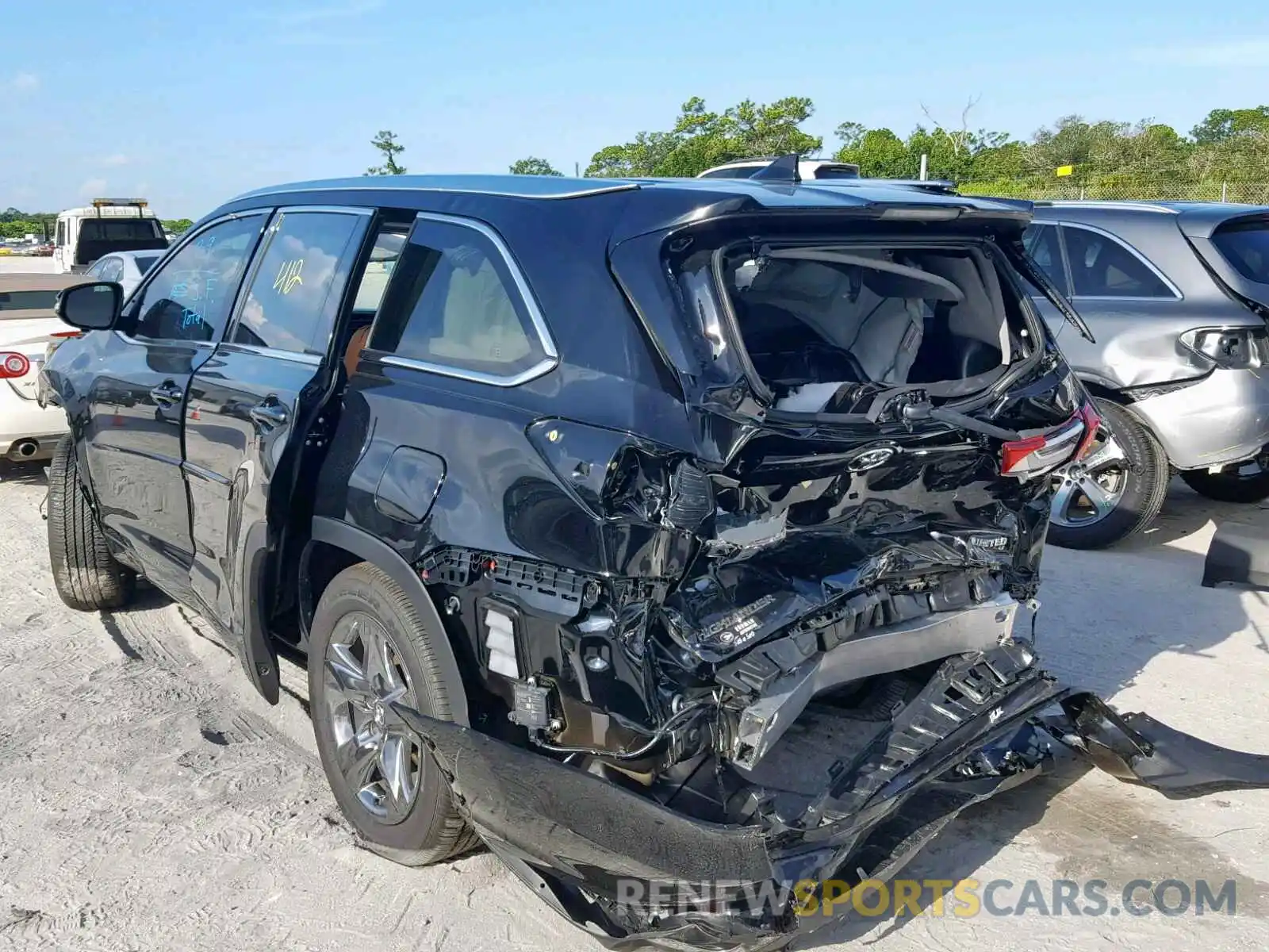 3 Photograph of a damaged car 5TDYZRFH3KS331147 TOYOTA HIGHLANDER 2019