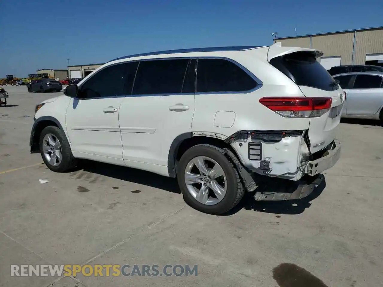 2 Photograph of a damaged car 5TDYZRFH5KS358043 TOYOTA HIGHLANDER 2019