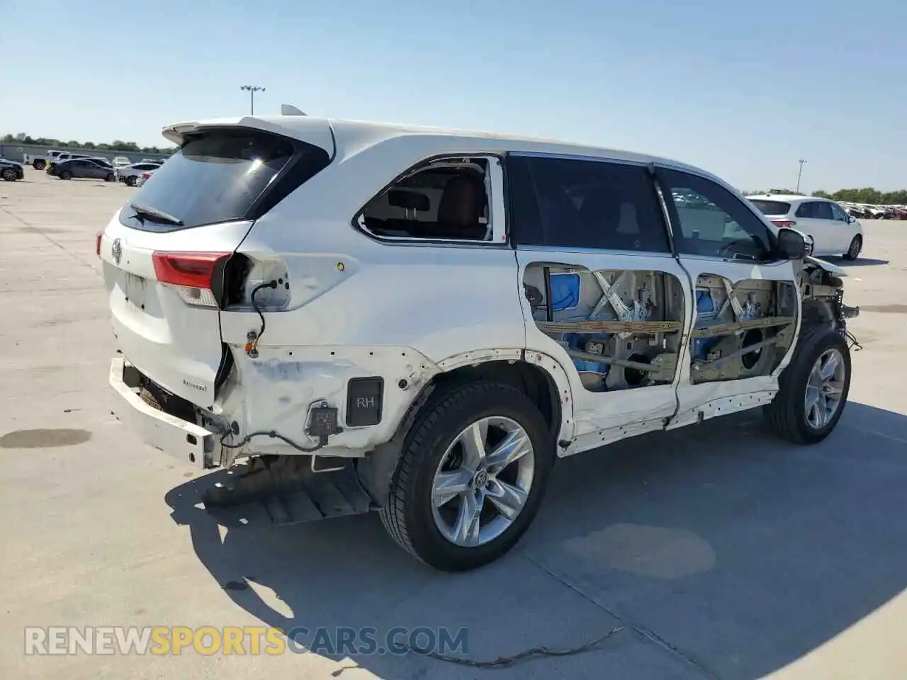 3 Photograph of a damaged car 5TDYZRFH5KS358043 TOYOTA HIGHLANDER 2019