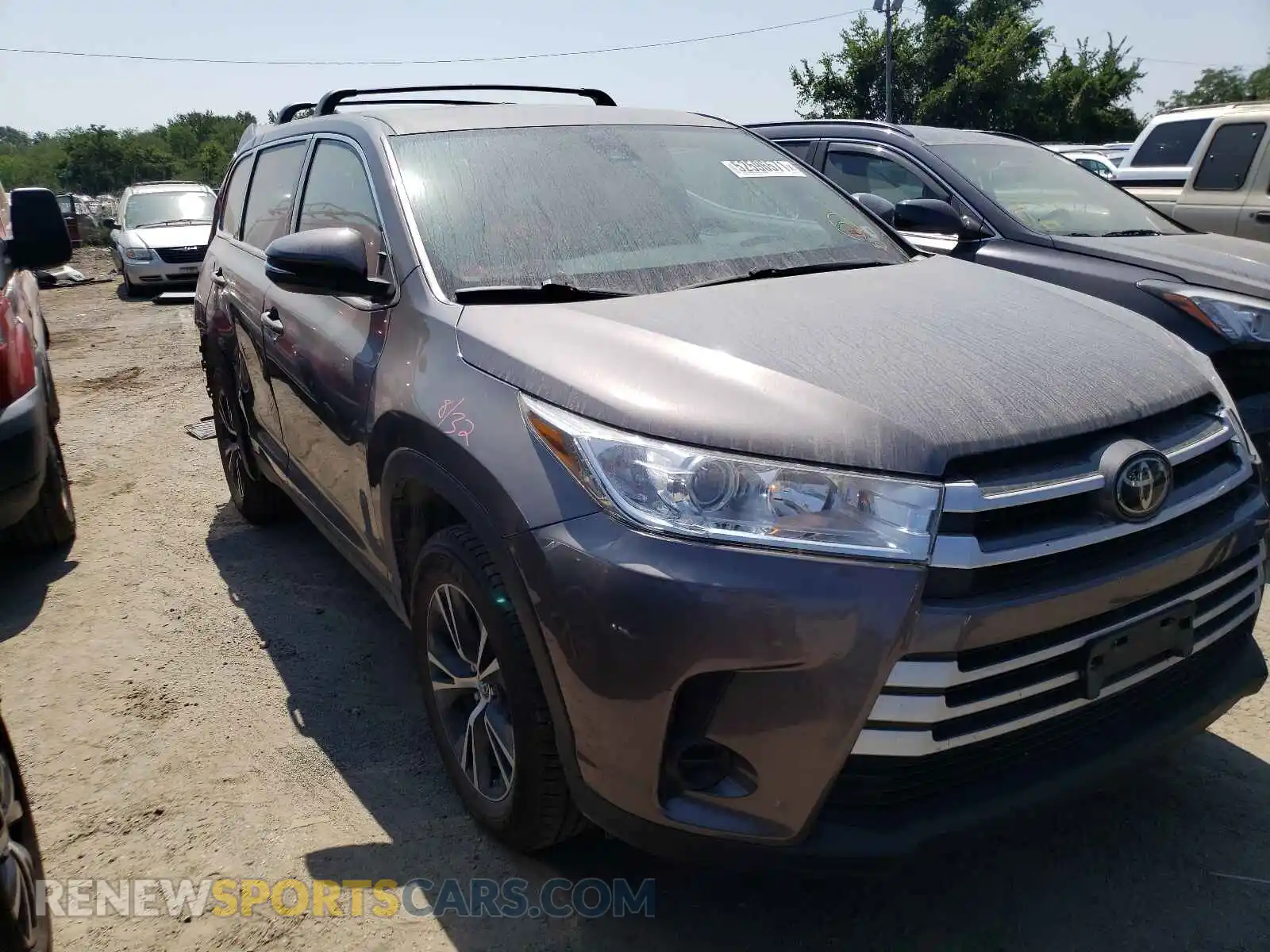 1 Photograph of a damaged car 5TDZARFH0KS048846 TOYOTA HIGHLANDER 2019
