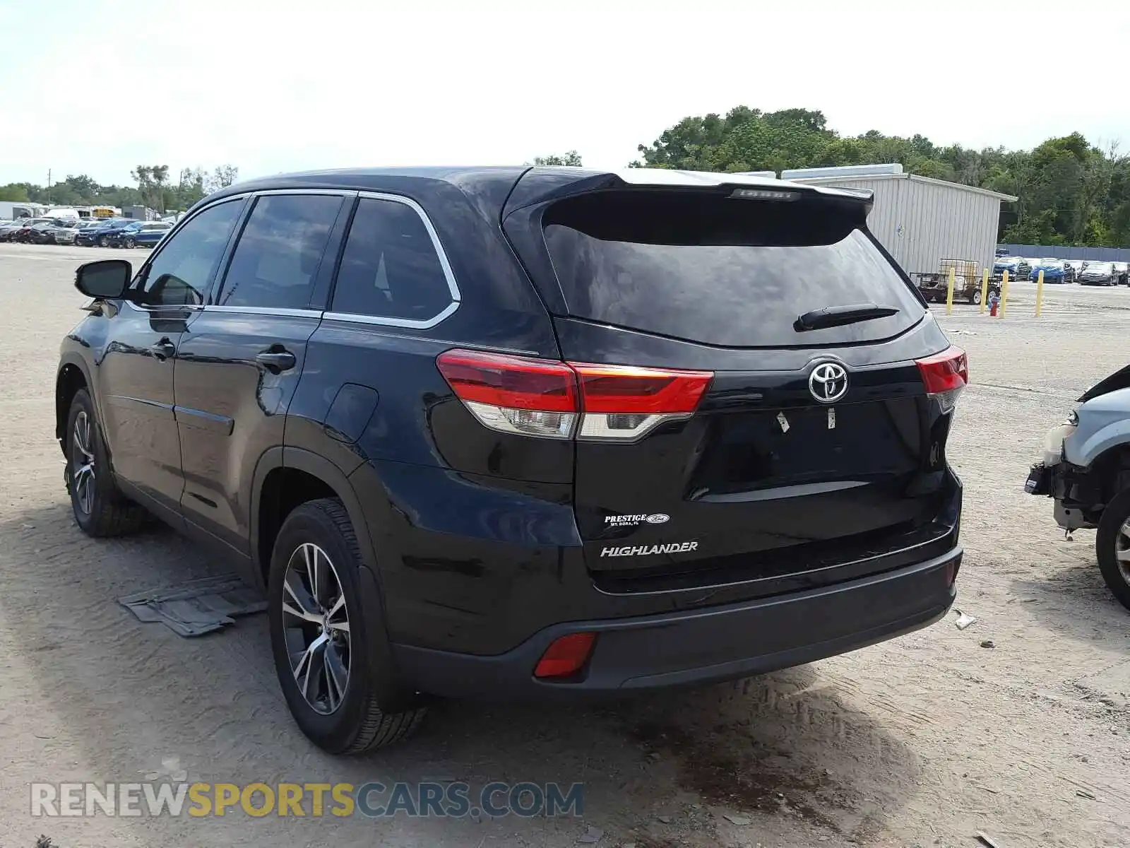 3 Photograph of a damaged car 5TDZARFH2KS044197 TOYOTA HIGHLANDER 2019