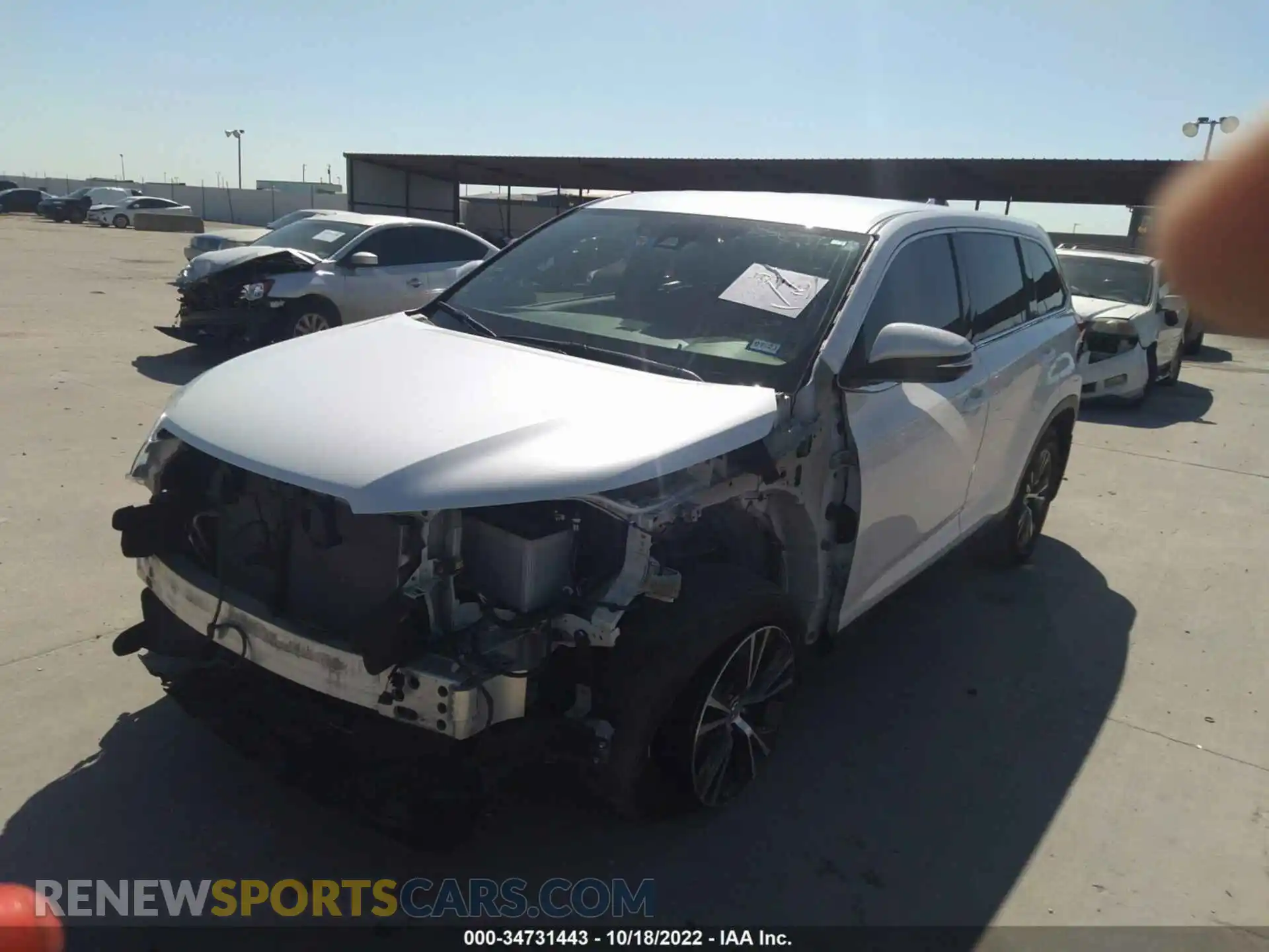 2 Photograph of a damaged car 5TDZZRFH2KS289350 TOYOTA HIGHLANDER 2019