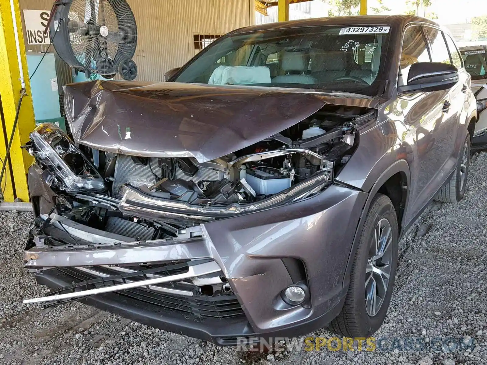 2 Photograph of a damaged car 5TDZZRFH2KS322945 TOYOTA HIGHLANDER 2019