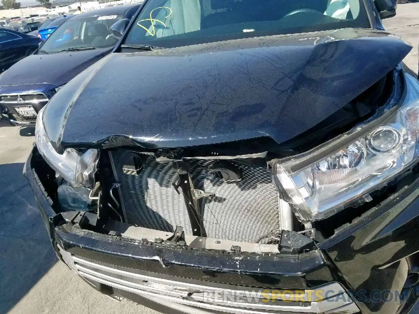 7 Photograph of a damaged car 5TDZZRFH4KS302938 TOYOTA HIGHLANDER 2019