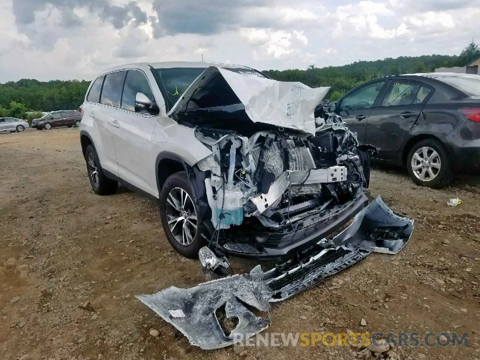 1 Photograph of a damaged car 5TDZZRFH8KS313845 TOYOTA HIGHLANDER 2019
