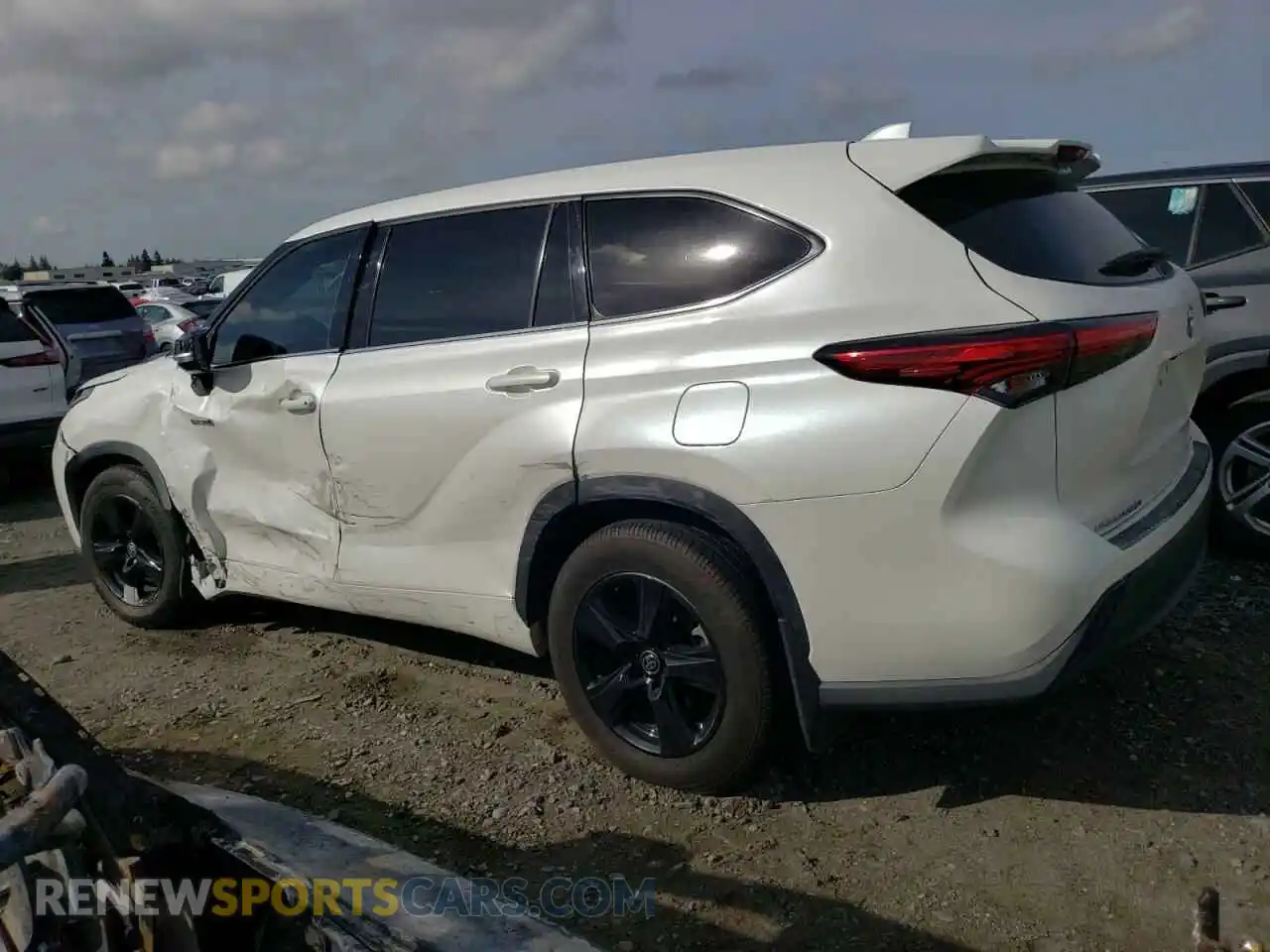2 Photograph of a damaged car 5TDBBRCH8LS511952 TOYOTA HIGHLANDER 2020