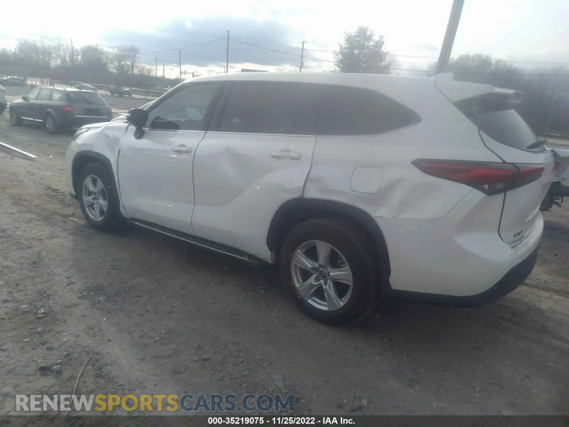 3 Photograph of a damaged car 5TDBZRBH8LS502696 TOYOTA HIGHLANDER 2020