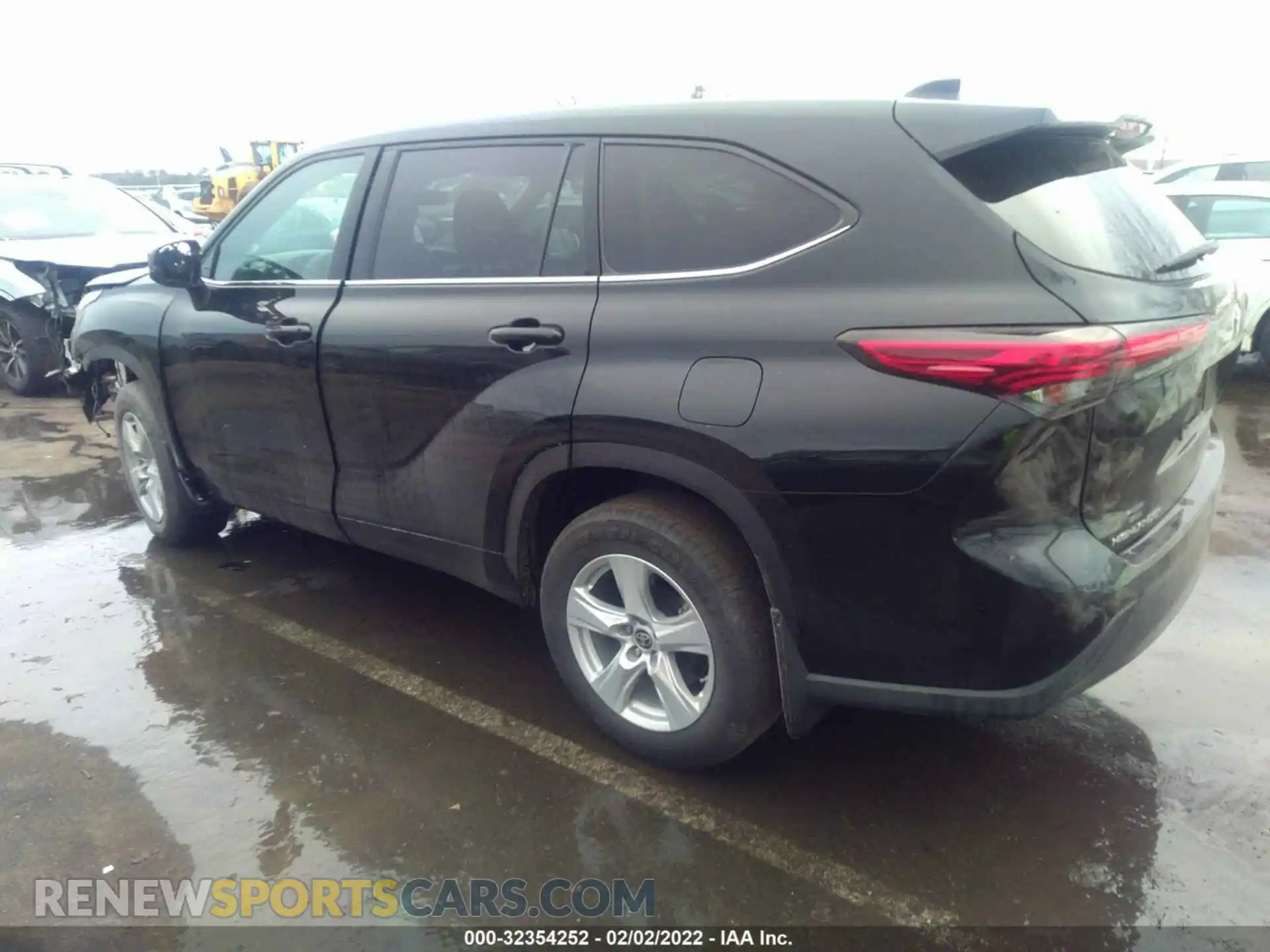 3 Photograph of a damaged car 5TDBZRBH8LS510054 TOYOTA HIGHLANDER 2020