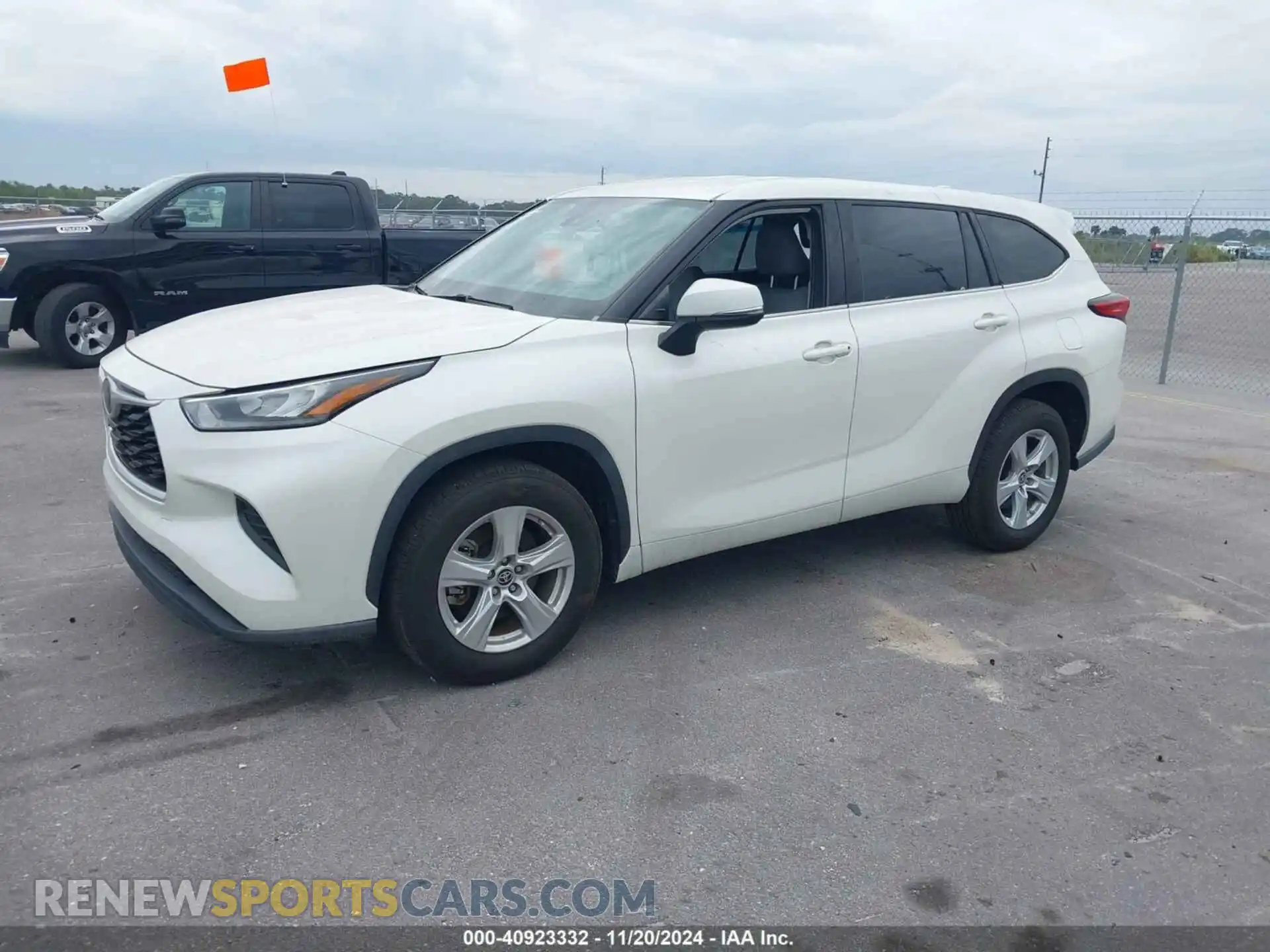 2 Photograph of a damaged car 5TDCZRAH2LS502604 TOYOTA HIGHLANDER 2020
