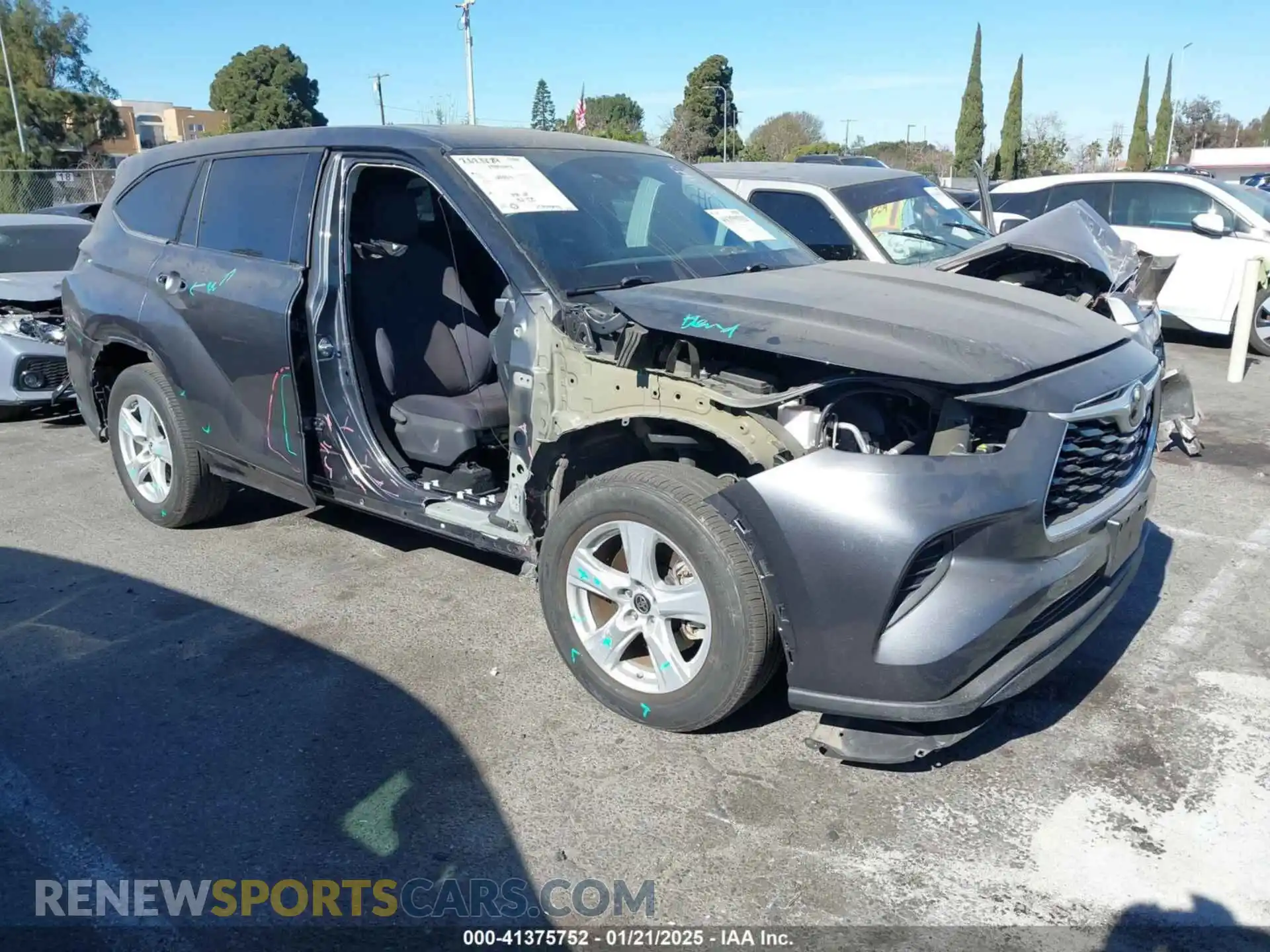 1 Photograph of a damaged car 5TDCZRAH4LS505911 TOYOTA HIGHLANDER 2020