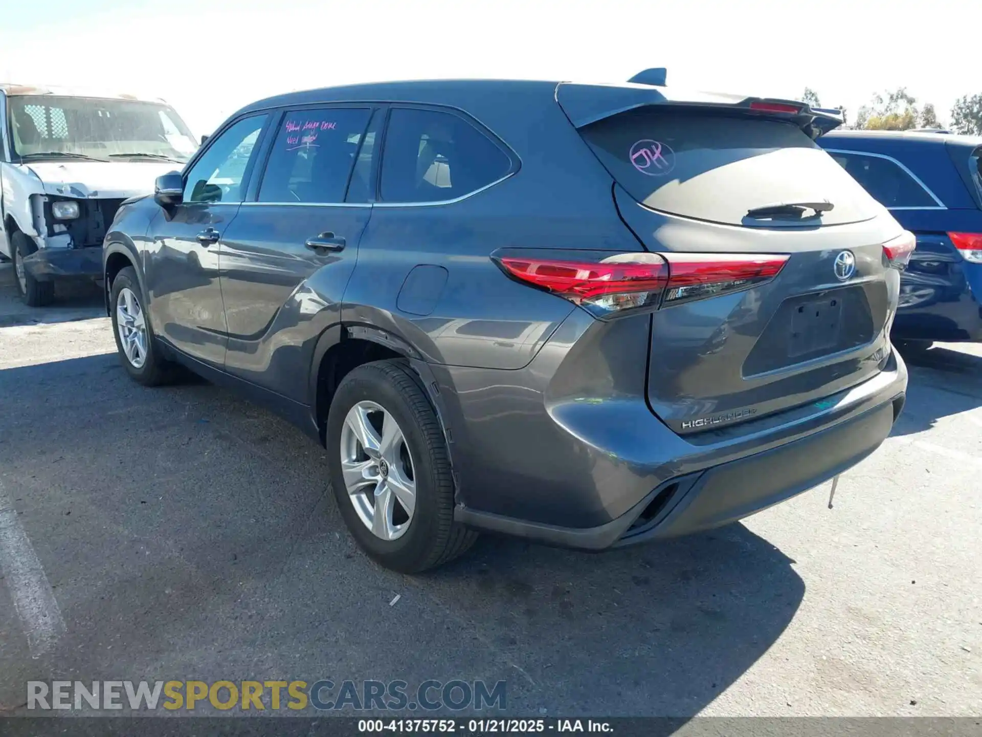 3 Photograph of a damaged car 5TDCZRAH4LS505911 TOYOTA HIGHLANDER 2020