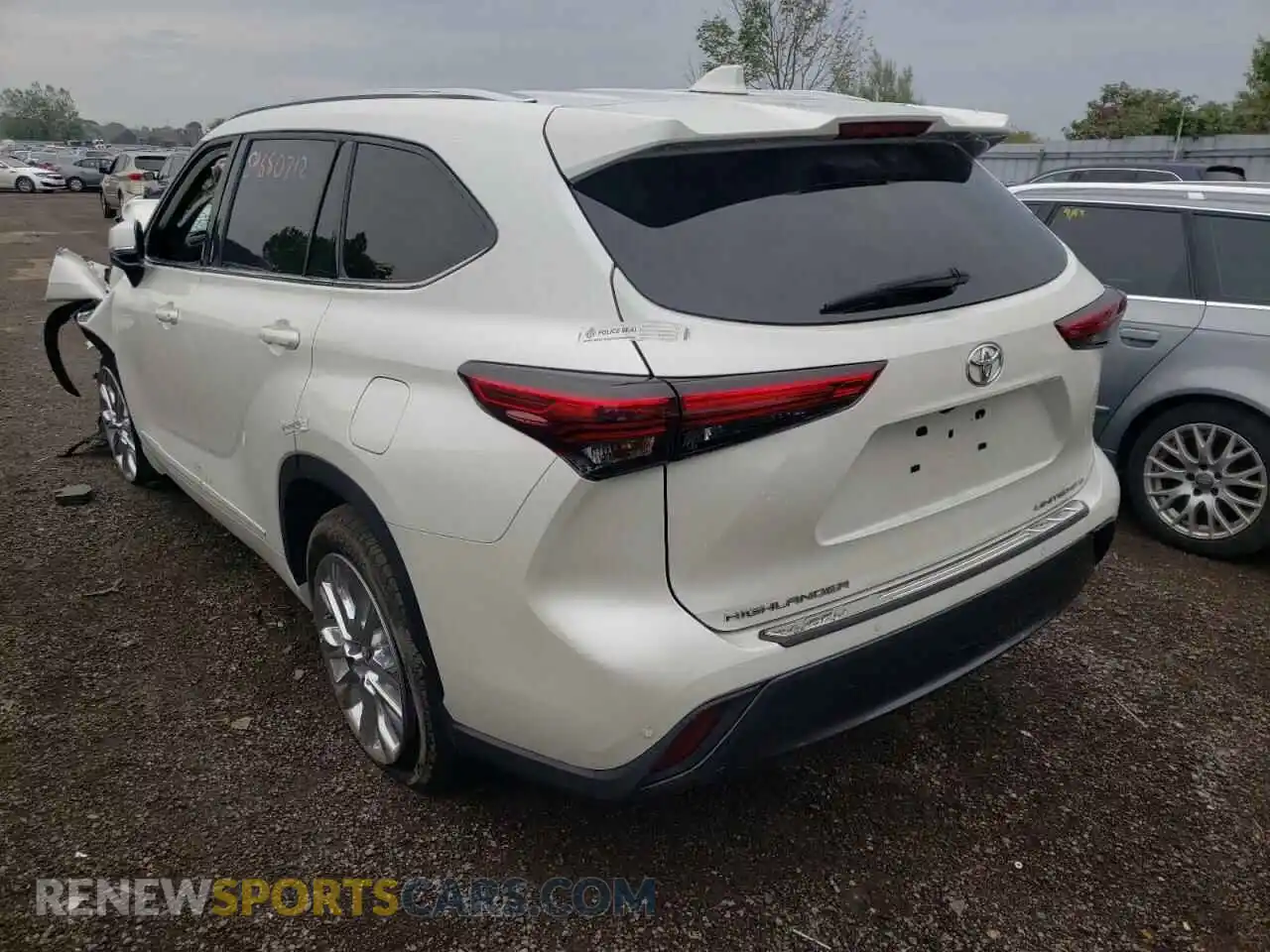 3 Photograph of a damaged car 5TDDZRBH4LS003452 TOYOTA HIGHLANDER 2020