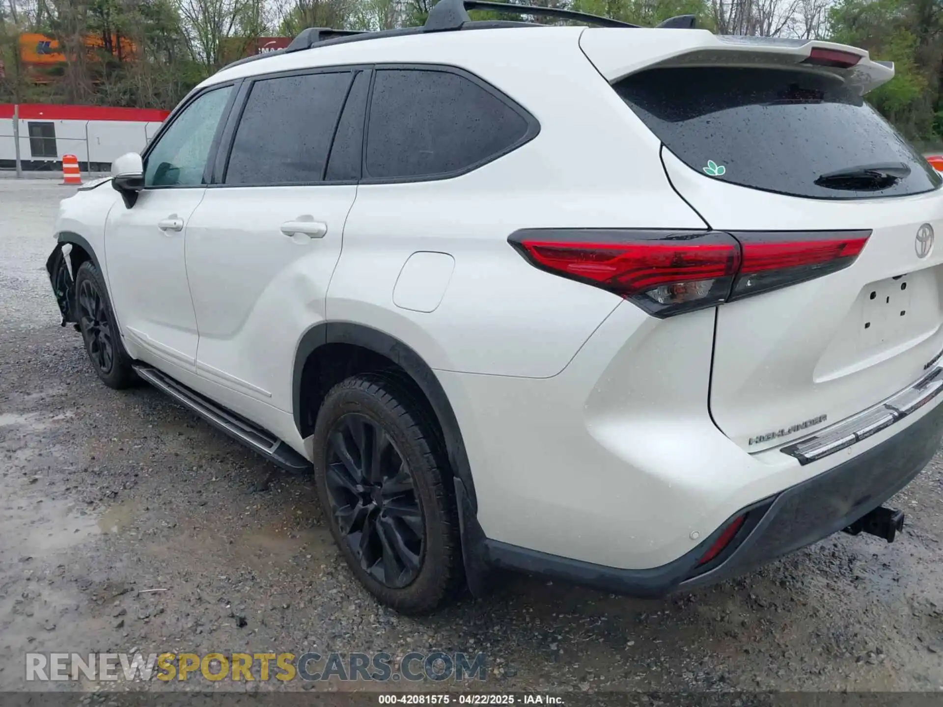 3 Photograph of a damaged car 5TDDZRBH5LS046617 TOYOTA HIGHLANDER 2020