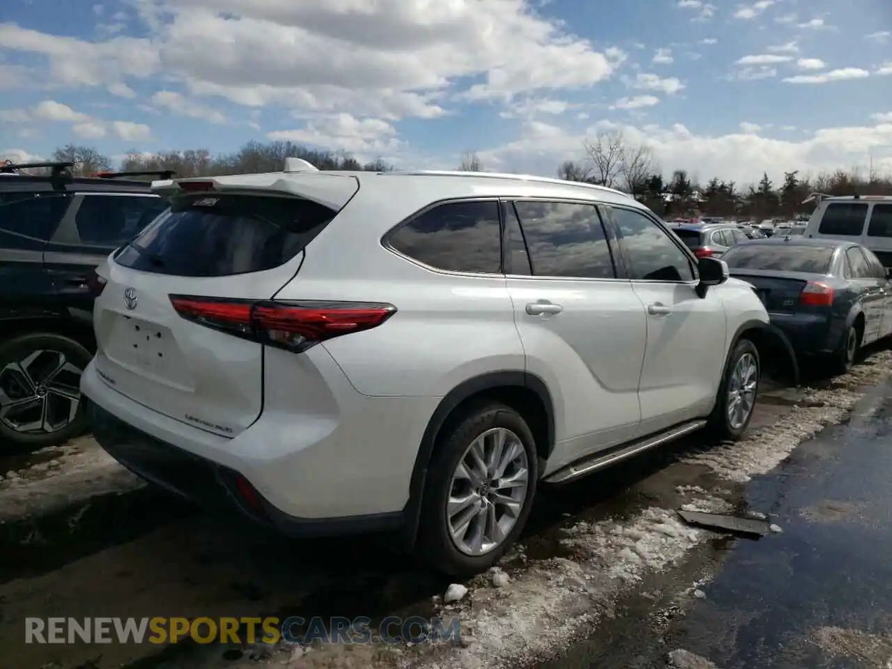 3 Photograph of a damaged car 5TDDZRBH6LS014016 TOYOTA HIGHLANDER 2020