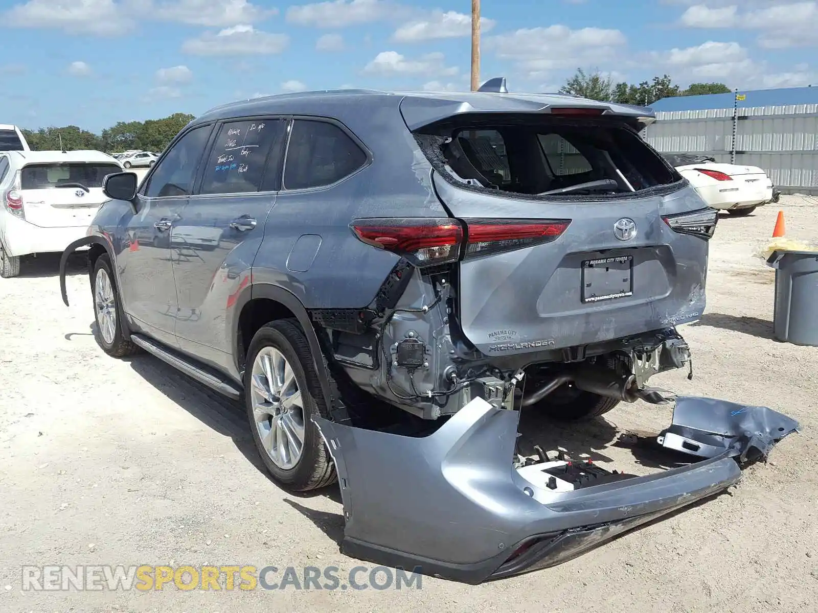 3 Photograph of a damaged car 5TDDZRBH6LS017532 TOYOTA HIGHLANDER 2020