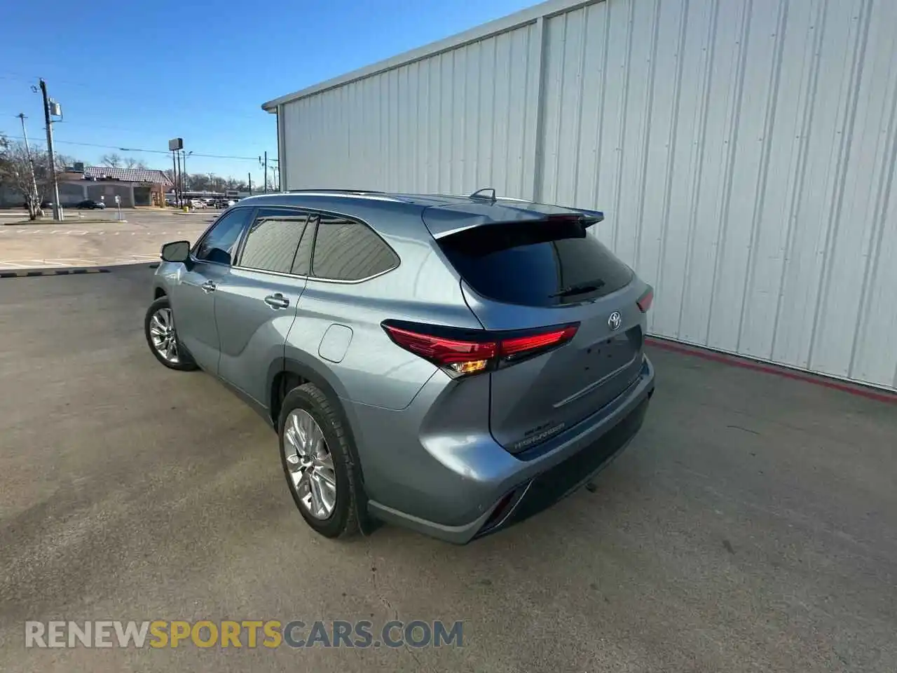 3 Photograph of a damaged car 5TDDZRBH7LS045520 TOYOTA HIGHLANDER 2020
