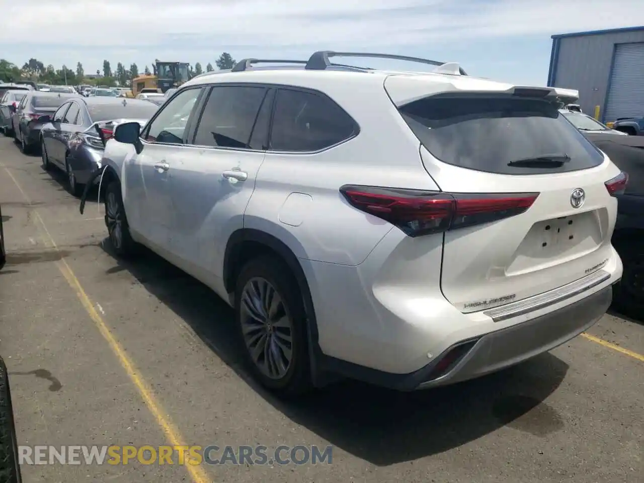 3 Photograph of a damaged car 5TDFZRBH0LS005398 TOYOTA HIGHLANDER 2020