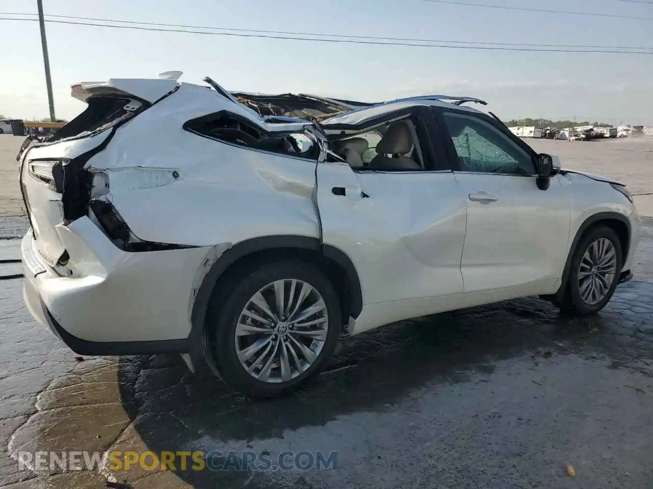 3 Photograph of a damaged car 5TDFZRBH2LS027824 TOYOTA HIGHLANDER 2020