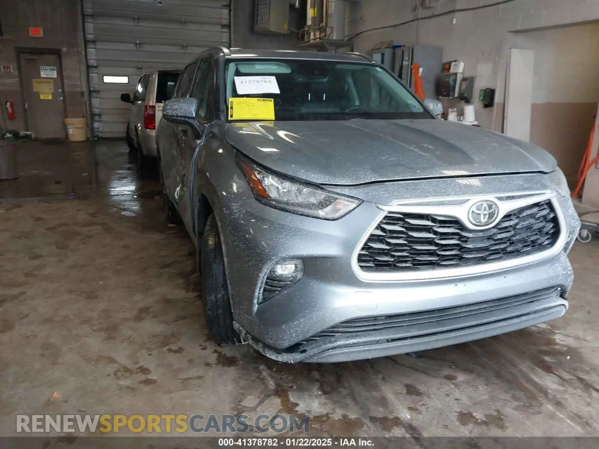1 Photograph of a damaged car 5TDGZRBH3LS010471 TOYOTA HIGHLANDER 2020