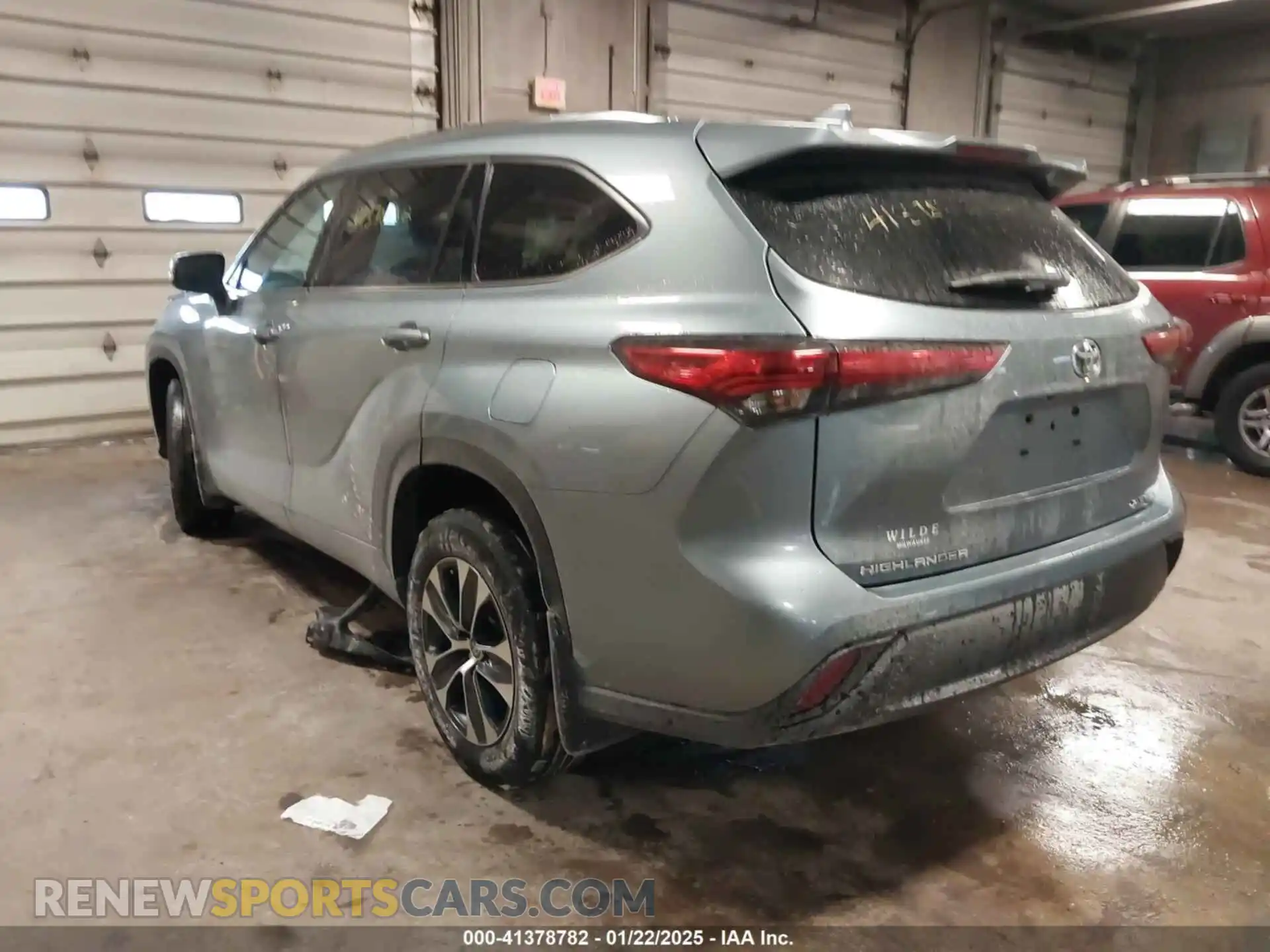 3 Photograph of a damaged car 5TDGZRBH3LS010471 TOYOTA HIGHLANDER 2020