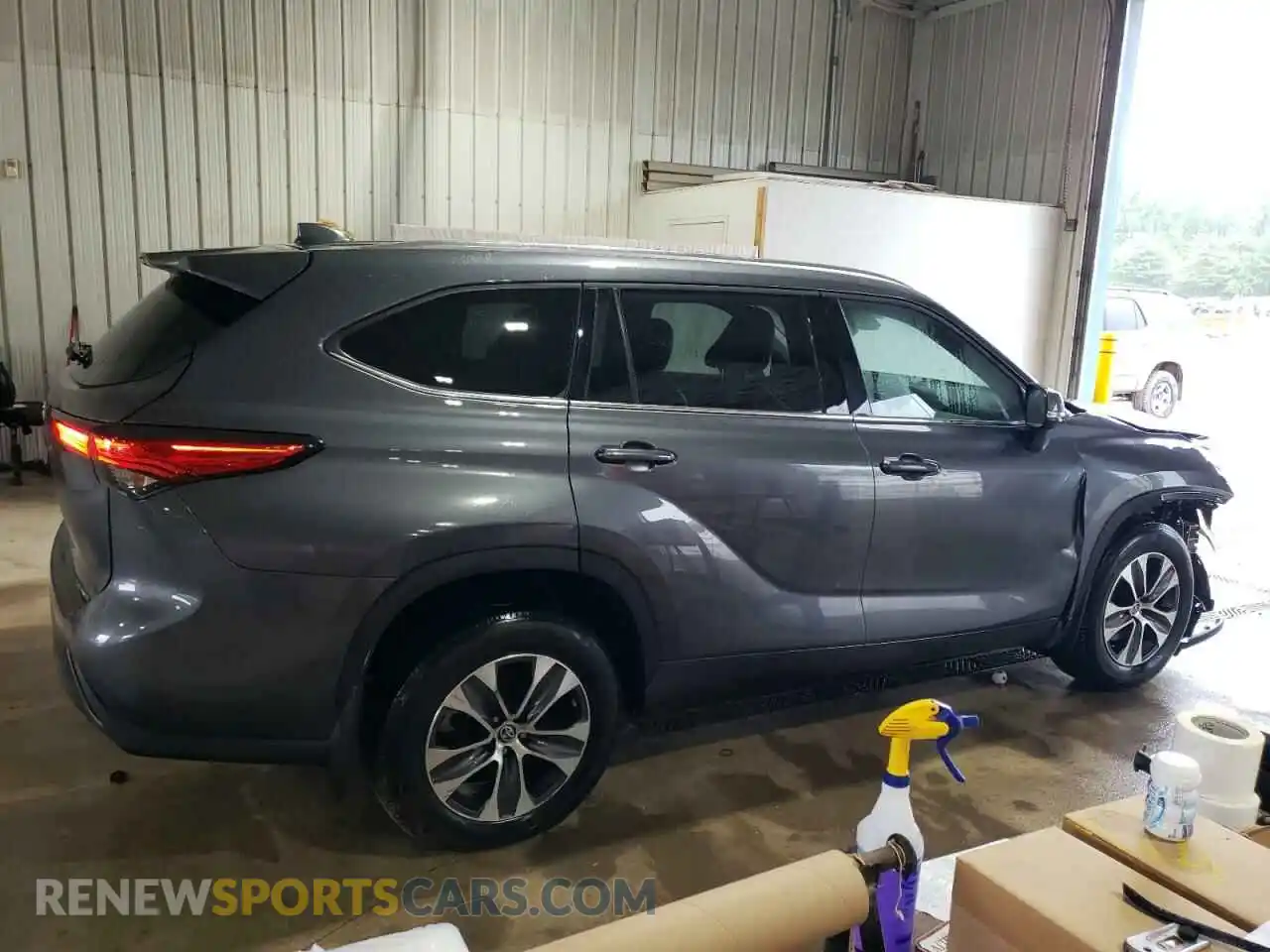 3 Photograph of a damaged car 5TDGZRBH3LS013368 TOYOTA HIGHLANDER 2020