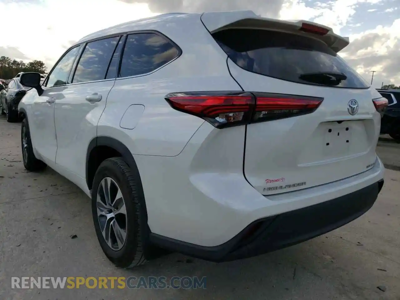 3 Photograph of a damaged car 5TDGZRBH5LS051006 TOYOTA HIGHLANDER 2020