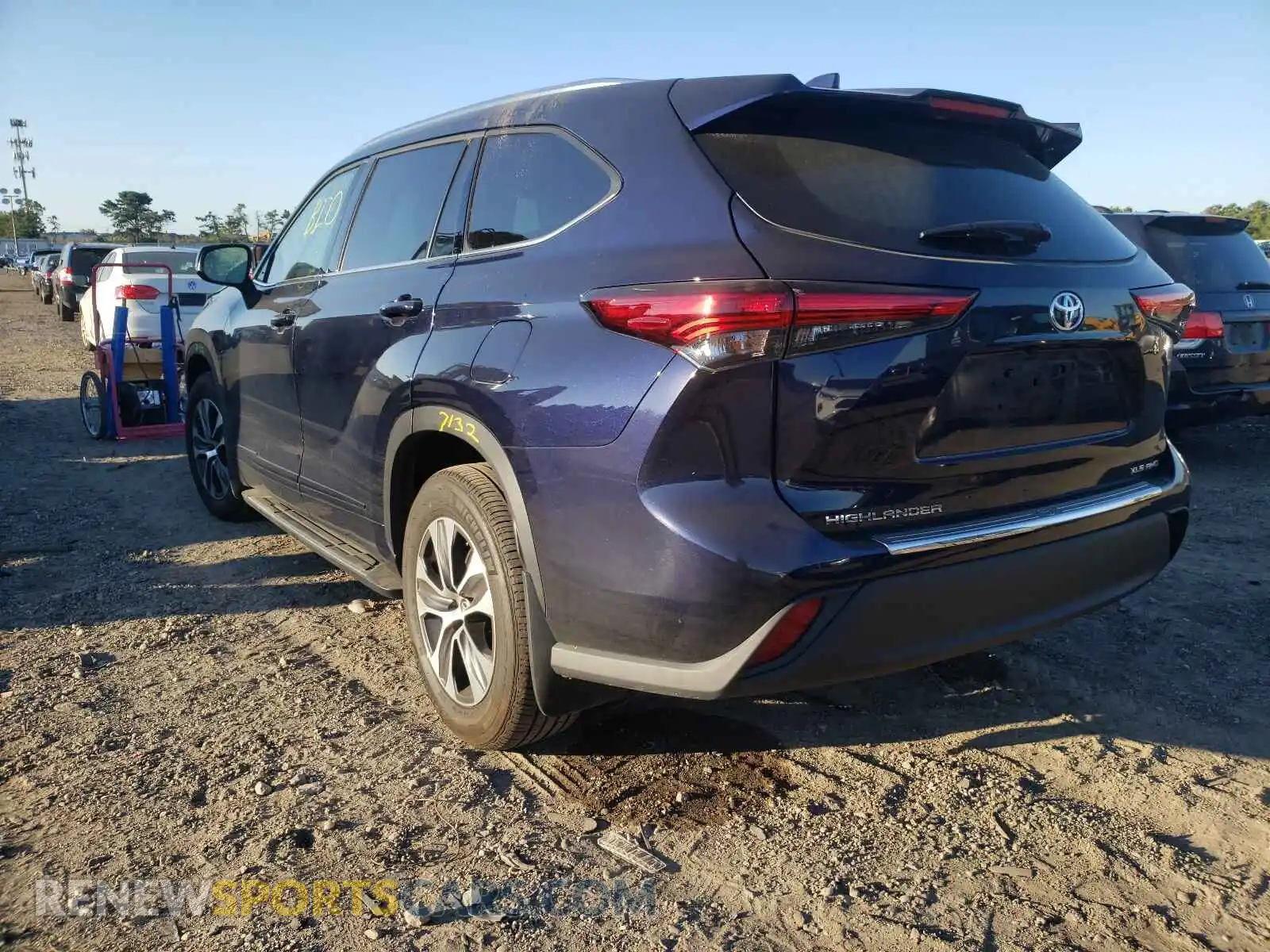 3 Photograph of a damaged car 5TDGZRBH7LS046325 TOYOTA HIGHLANDER 2020
