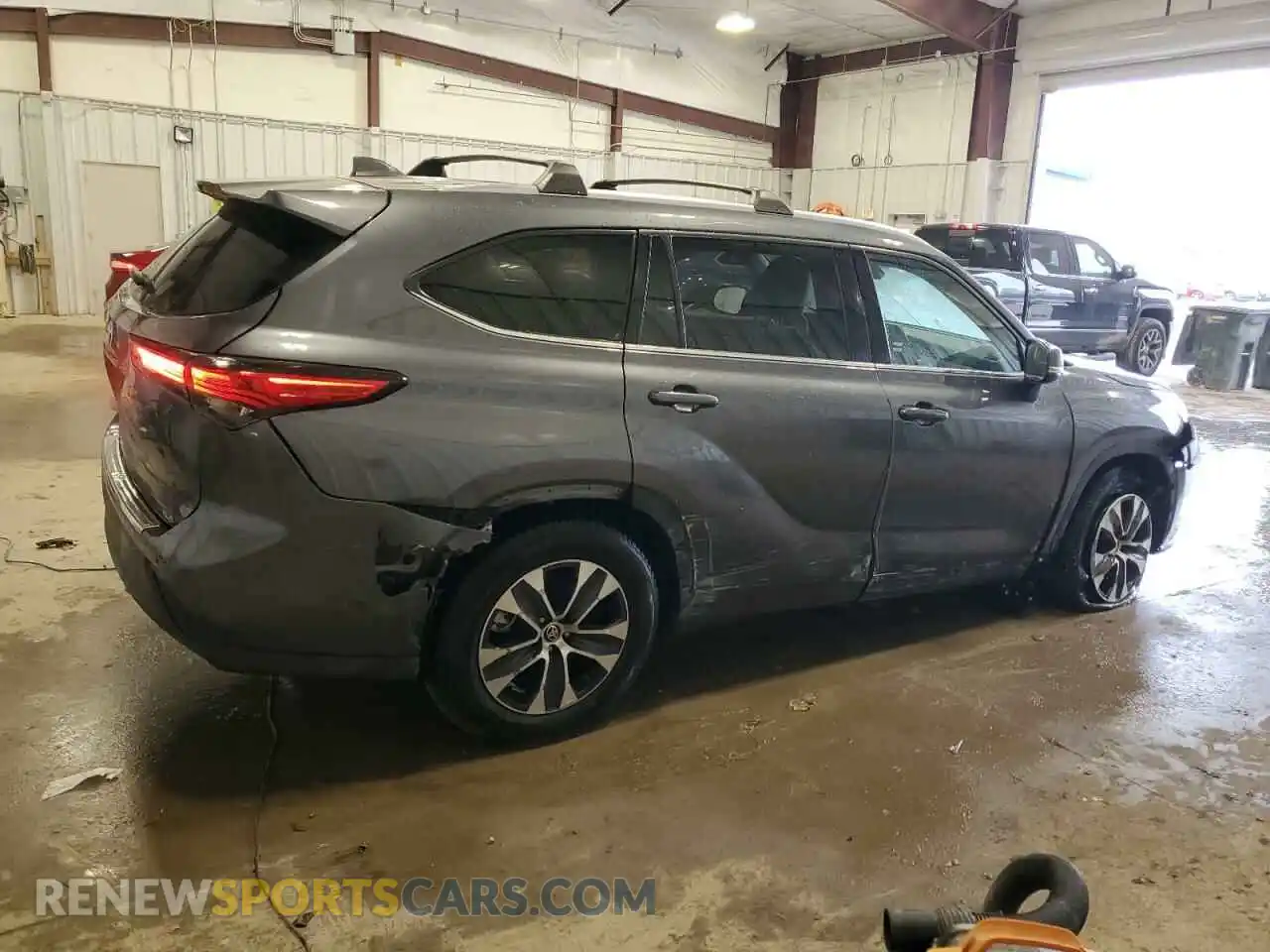 3 Photograph of a damaged car 5TDHZRAH2LS013609 TOYOTA HIGHLANDER 2020