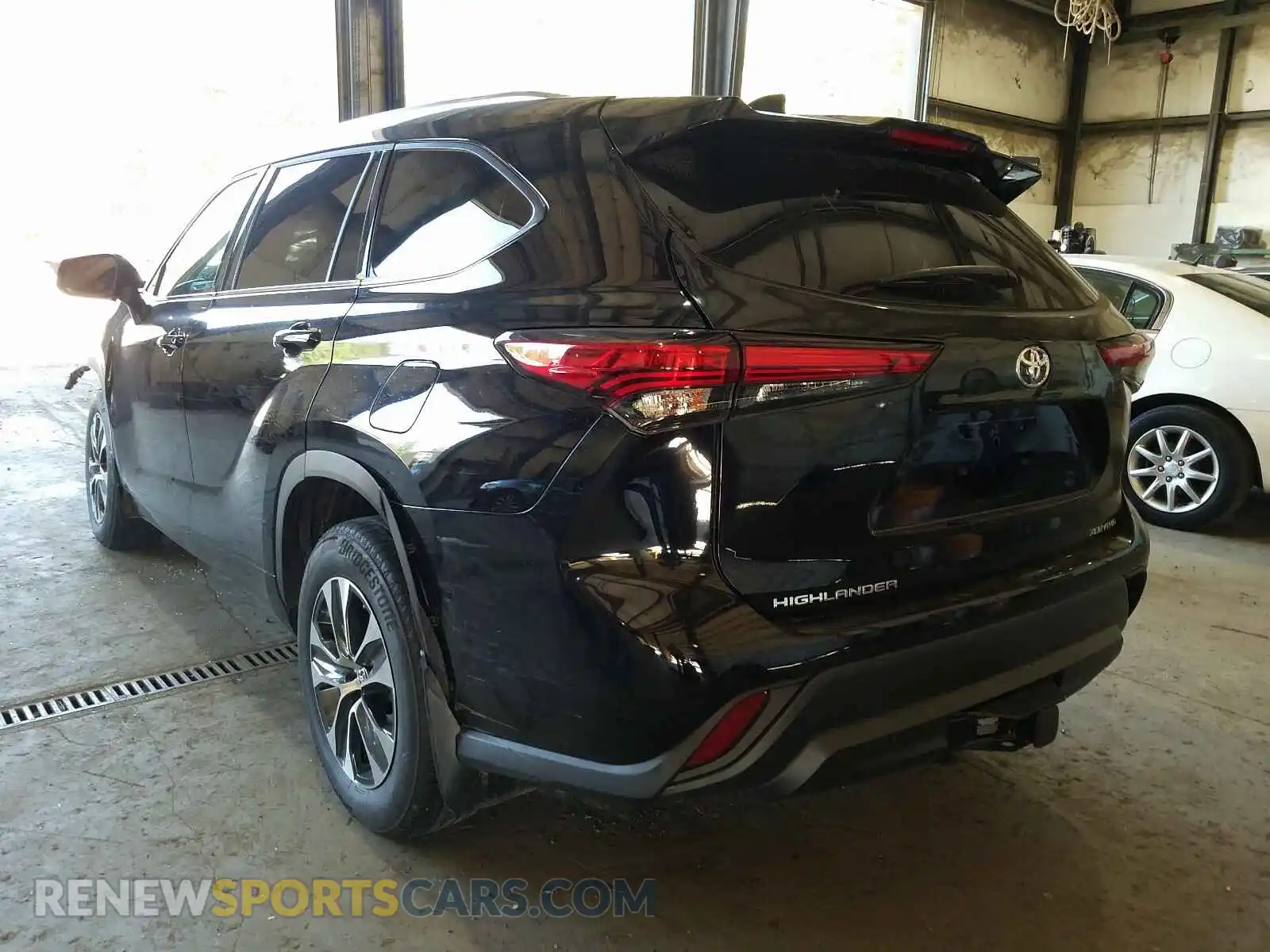 3 Photograph of a damaged car 5TDHZRBH0LS507112 TOYOTA HIGHLANDER 2020