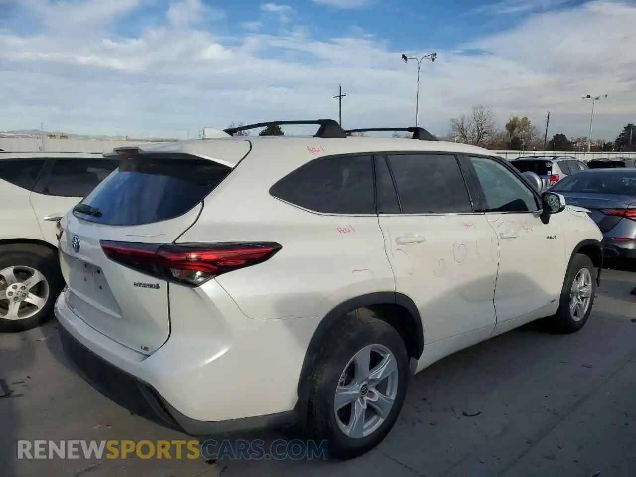 3 Photograph of a damaged car 5TDBBRCH4MS525932 TOYOTA HIGHLANDER 2021