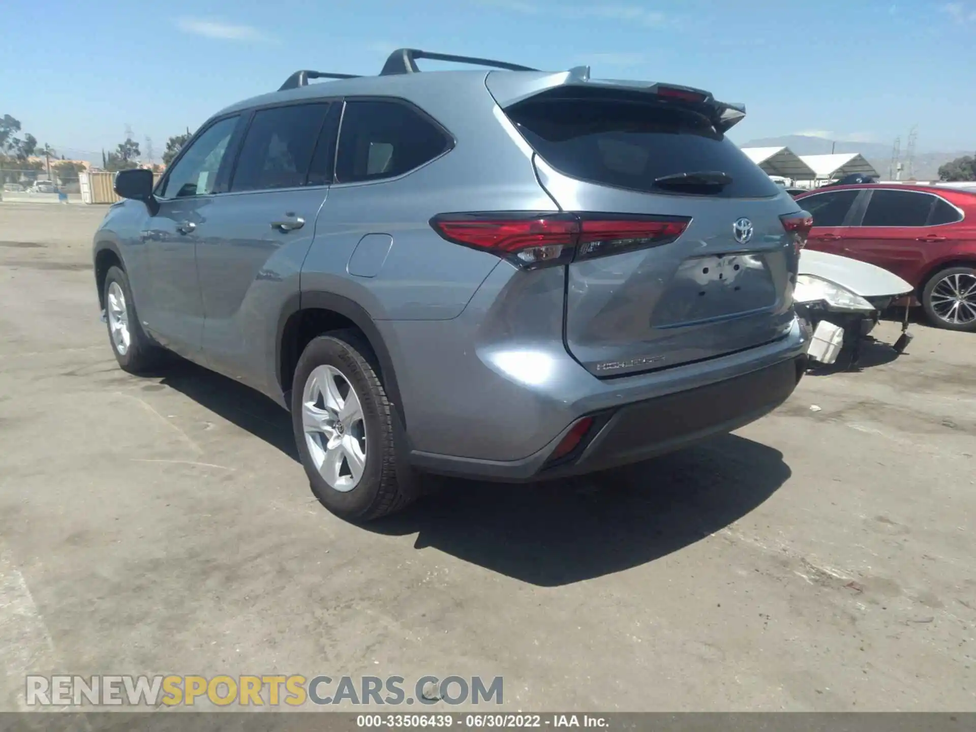 3 Photograph of a damaged car 5TDBBRCH6MS067410 TOYOTA HIGHLANDER 2021