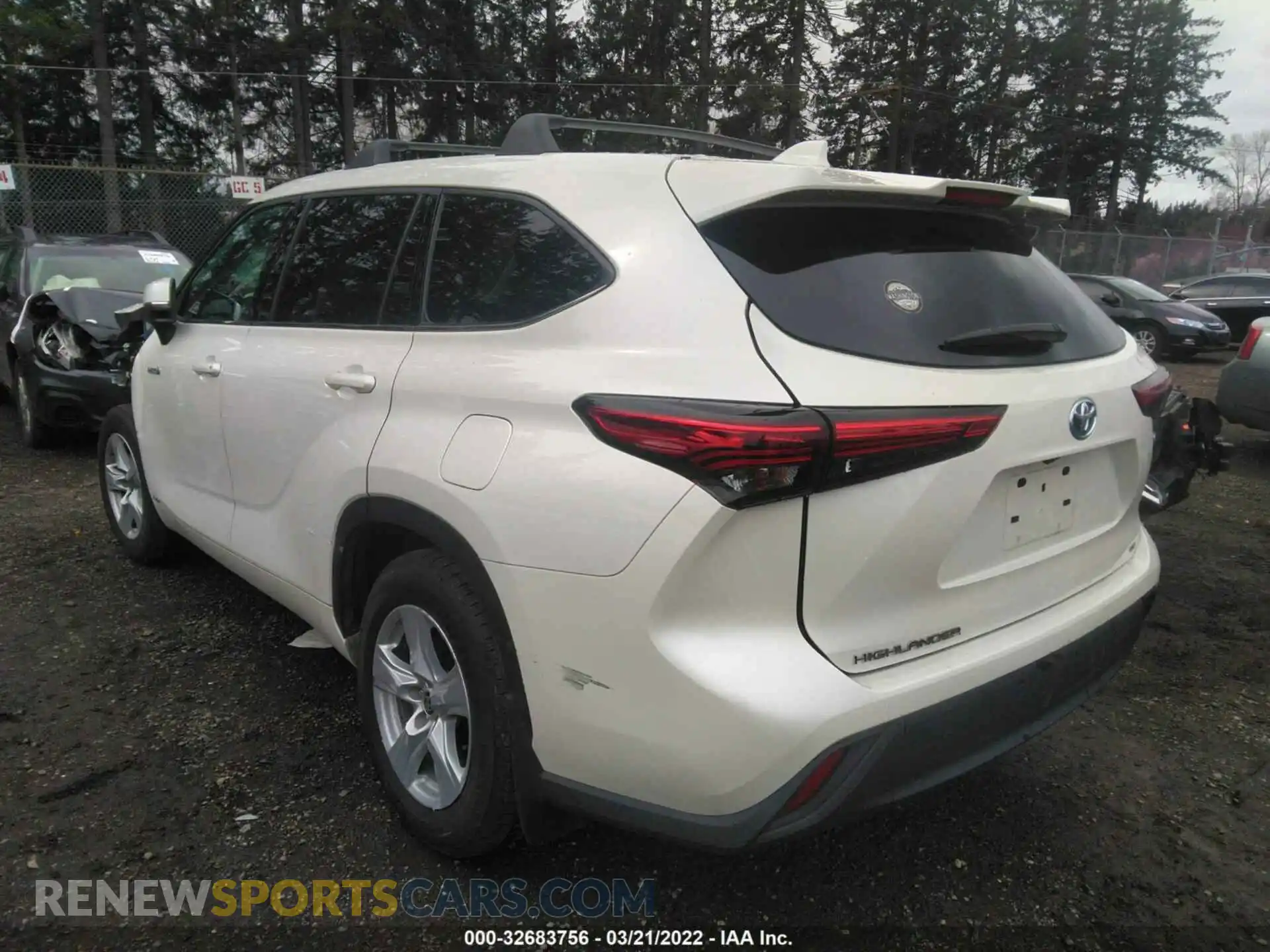 3 Photograph of a damaged car 5TDBBRCH6MS532672 TOYOTA HIGHLANDER 2021