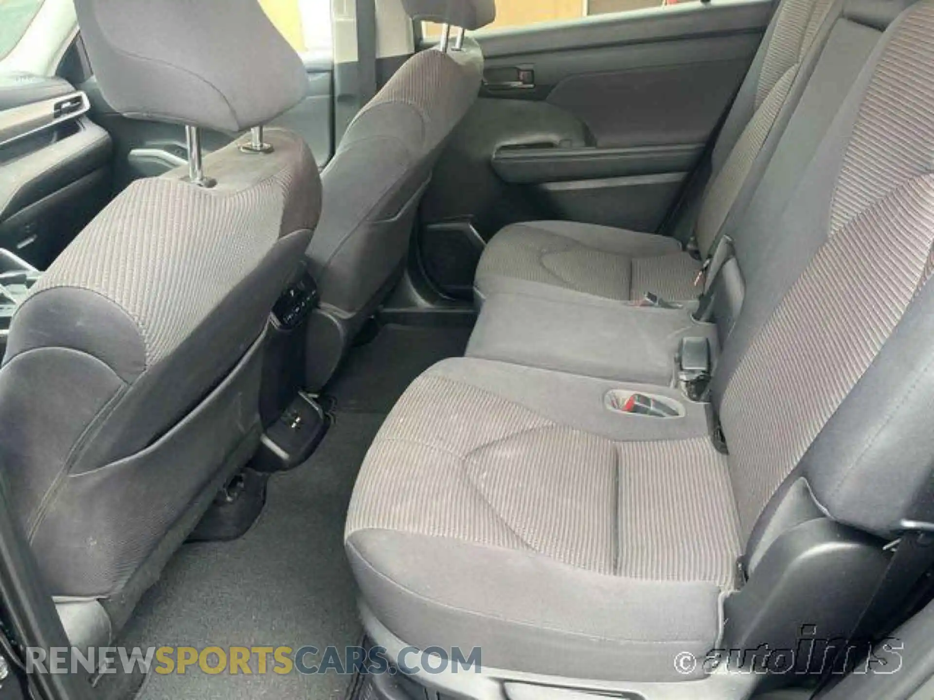 2 Photograph of a damaged car 5TDBBRCH9MS050651 TOYOTA HIGHLANDER 2021