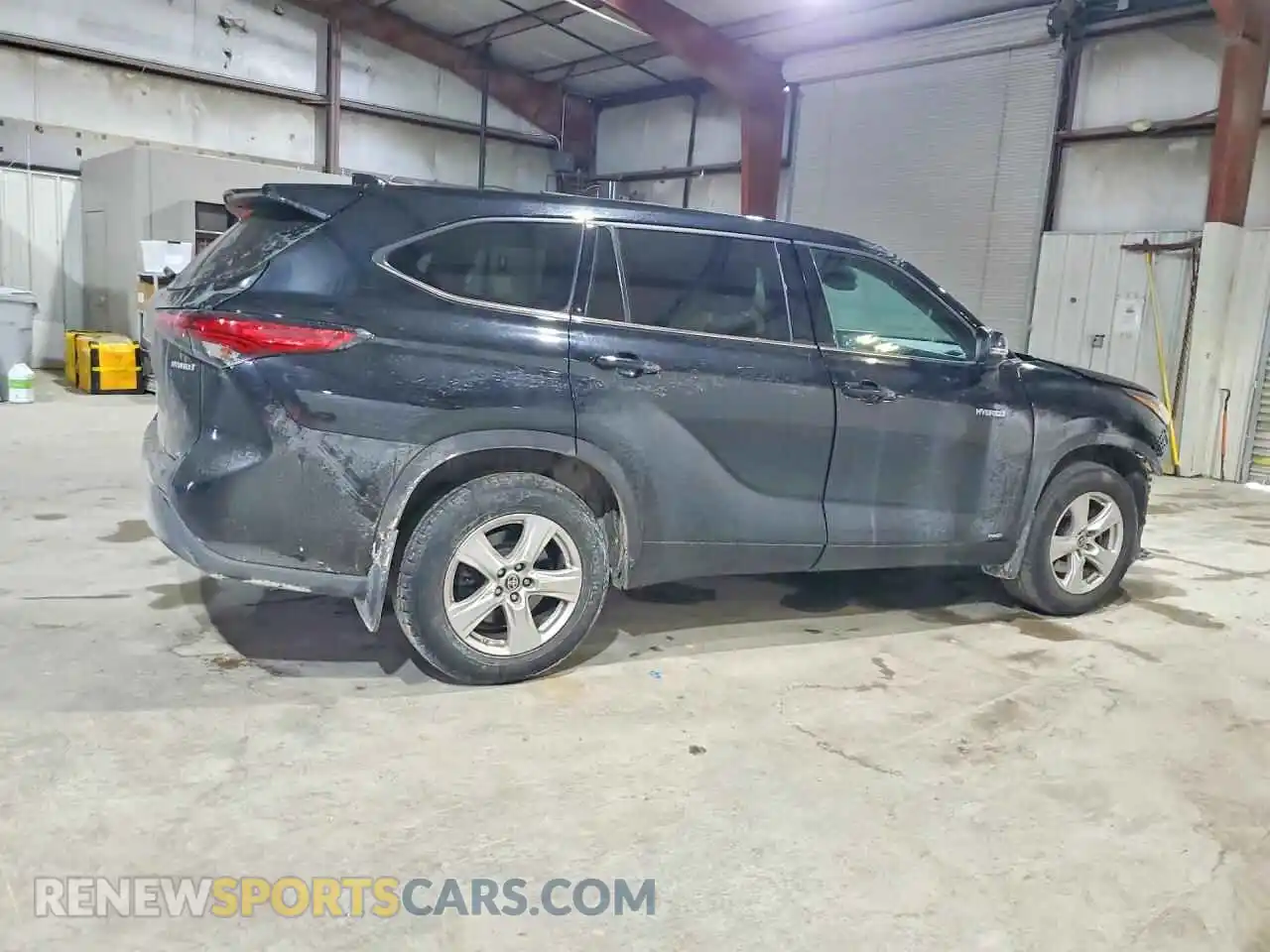 3 Photograph of a damaged car 5TDBBRCHXMS041568 TOYOTA HIGHLANDER 2021