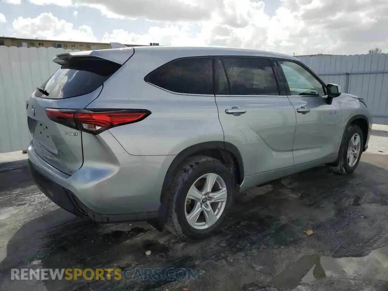 3 Photograph of a damaged car 5TDBBRCHXMS525661 TOYOTA HIGHLANDER 2021