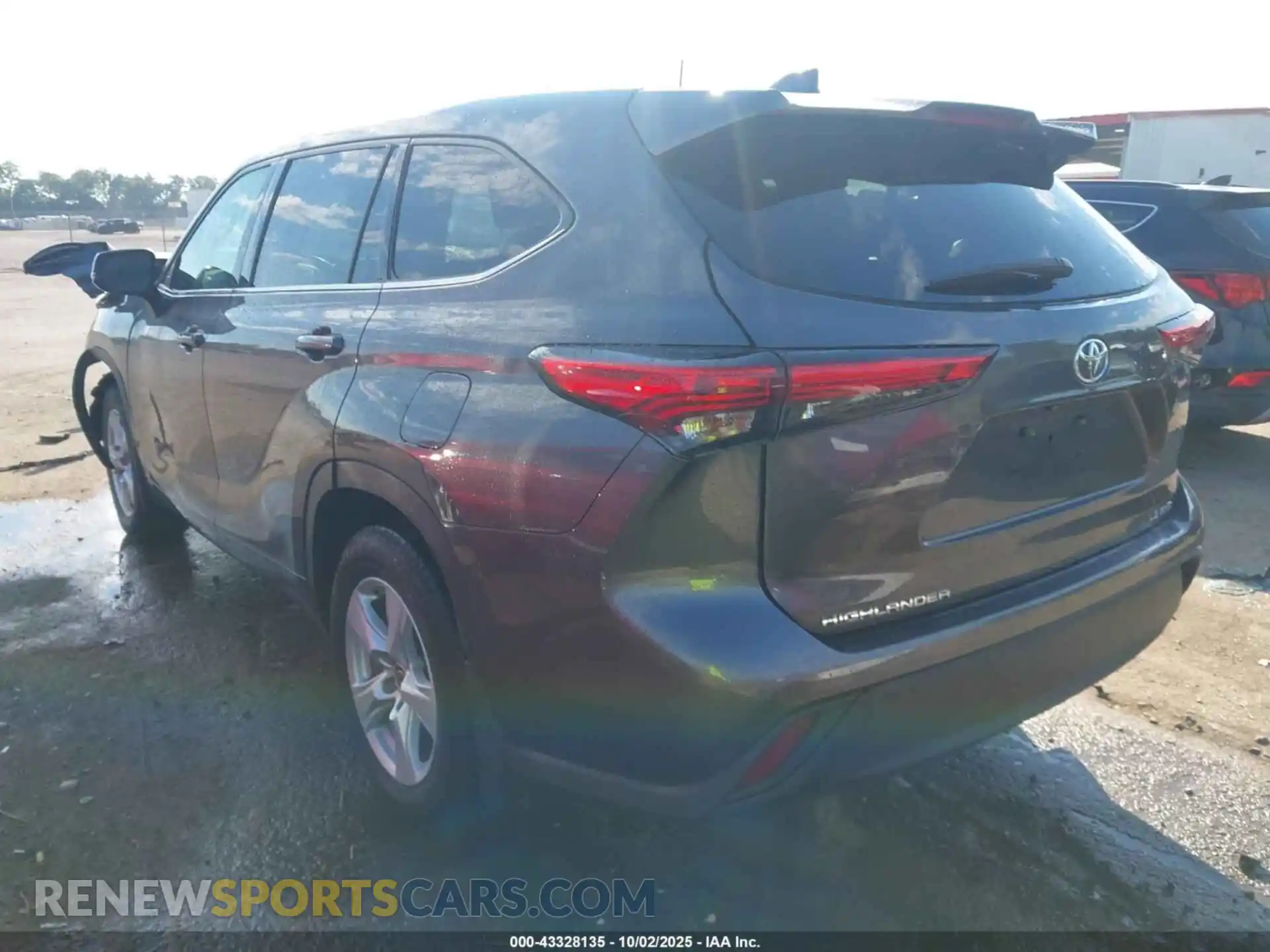 3 Photograph of a damaged car 5TDBZRBH2MS558294 TOYOTA HIGHLANDER 2021