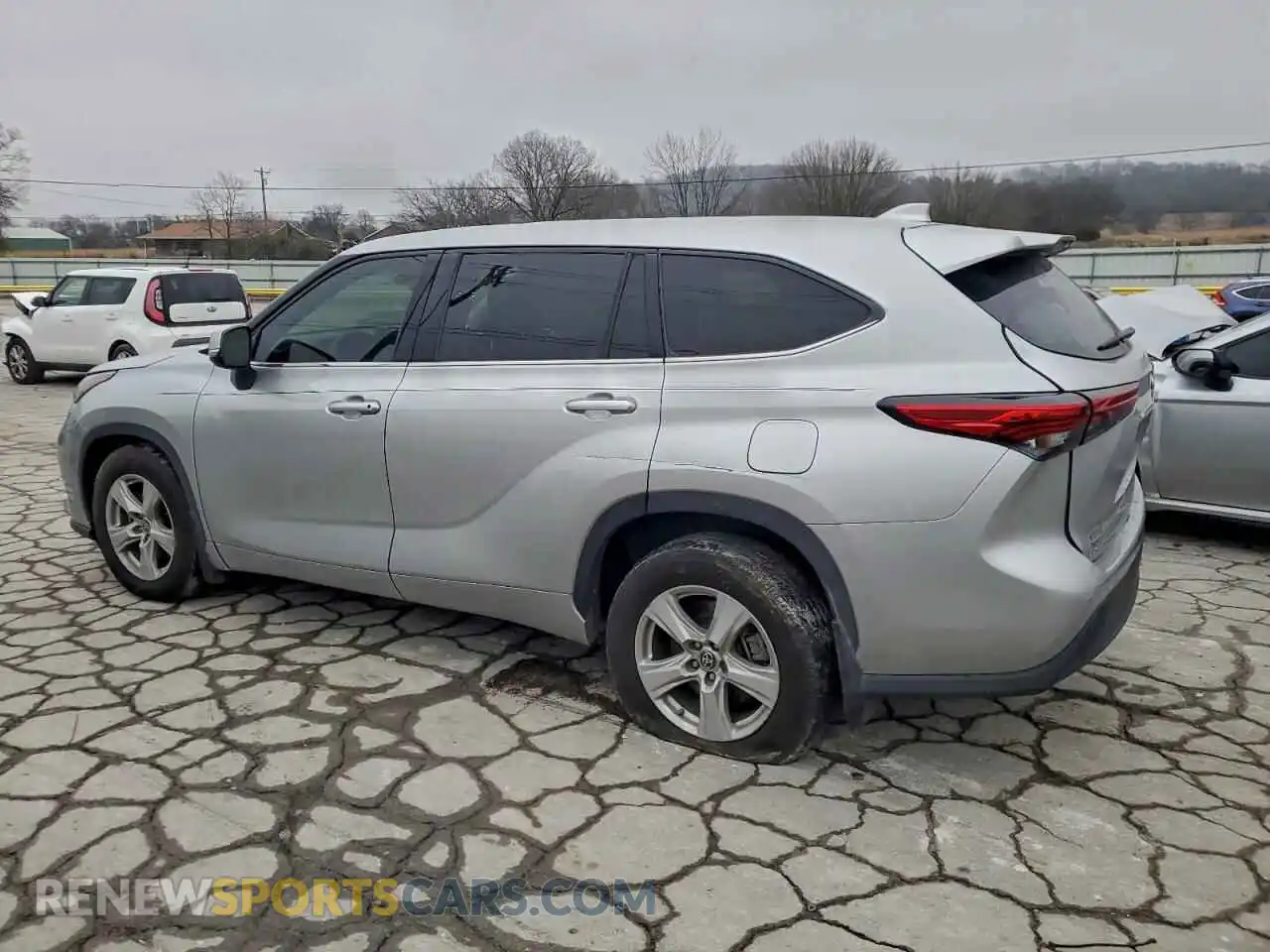 2 Photograph of a damaged car 5TDBZRBH9MS547423 TOYOTA HIGHLANDER 2021